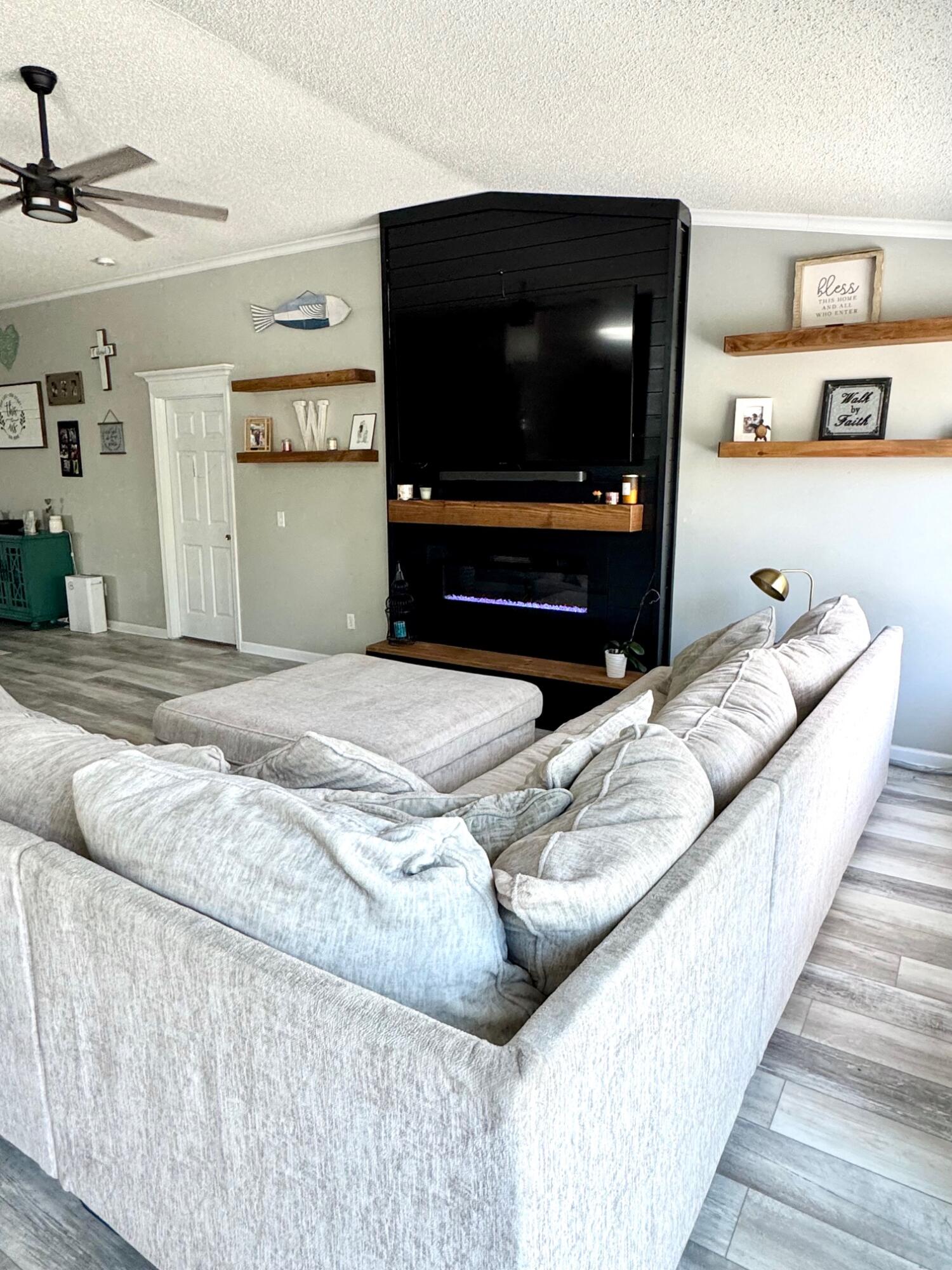 COUNTRYVIEW ESTATES 10TH ADDN - Residential