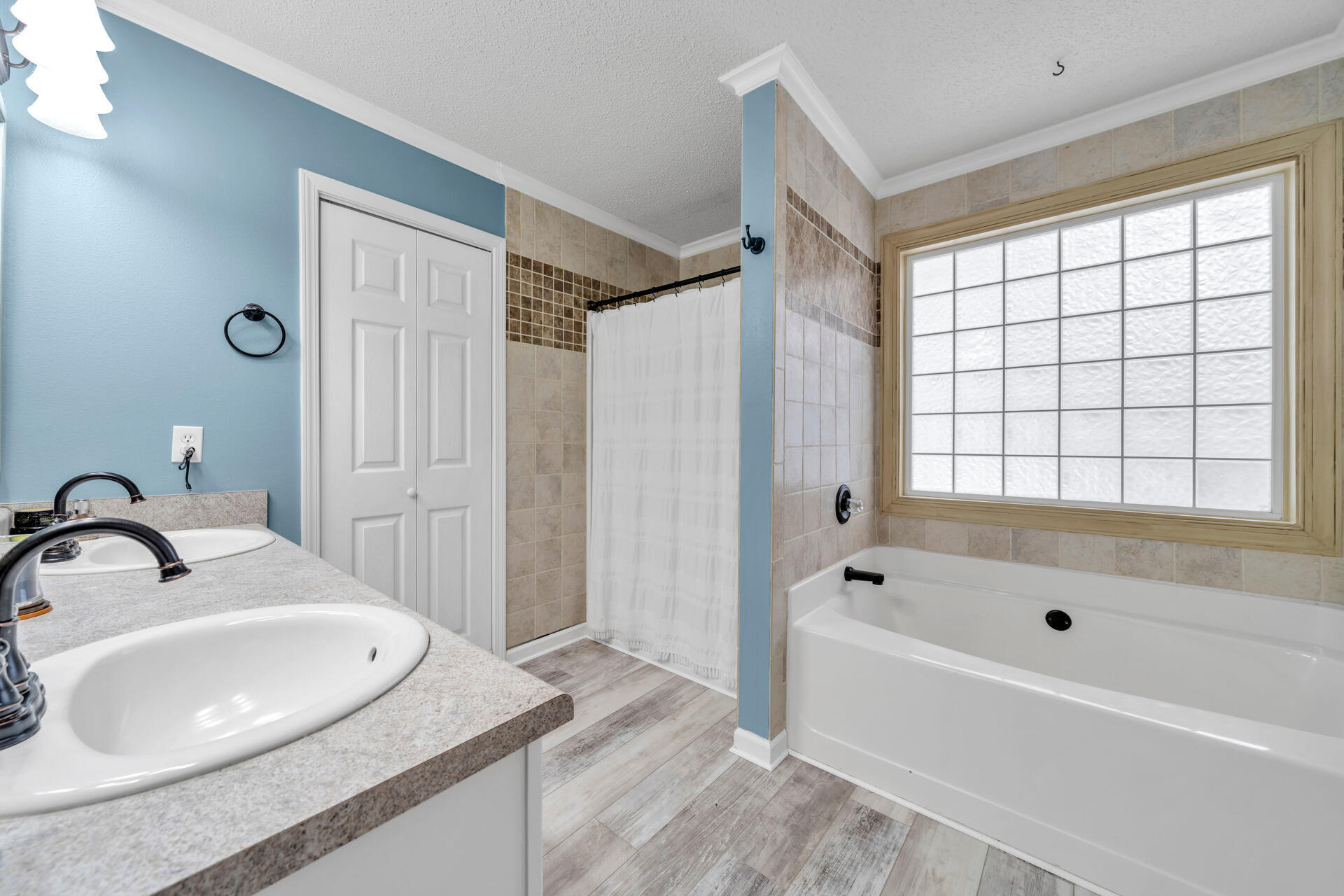 COUNTRYVIEW ESTATES 10TH ADDN - Residential