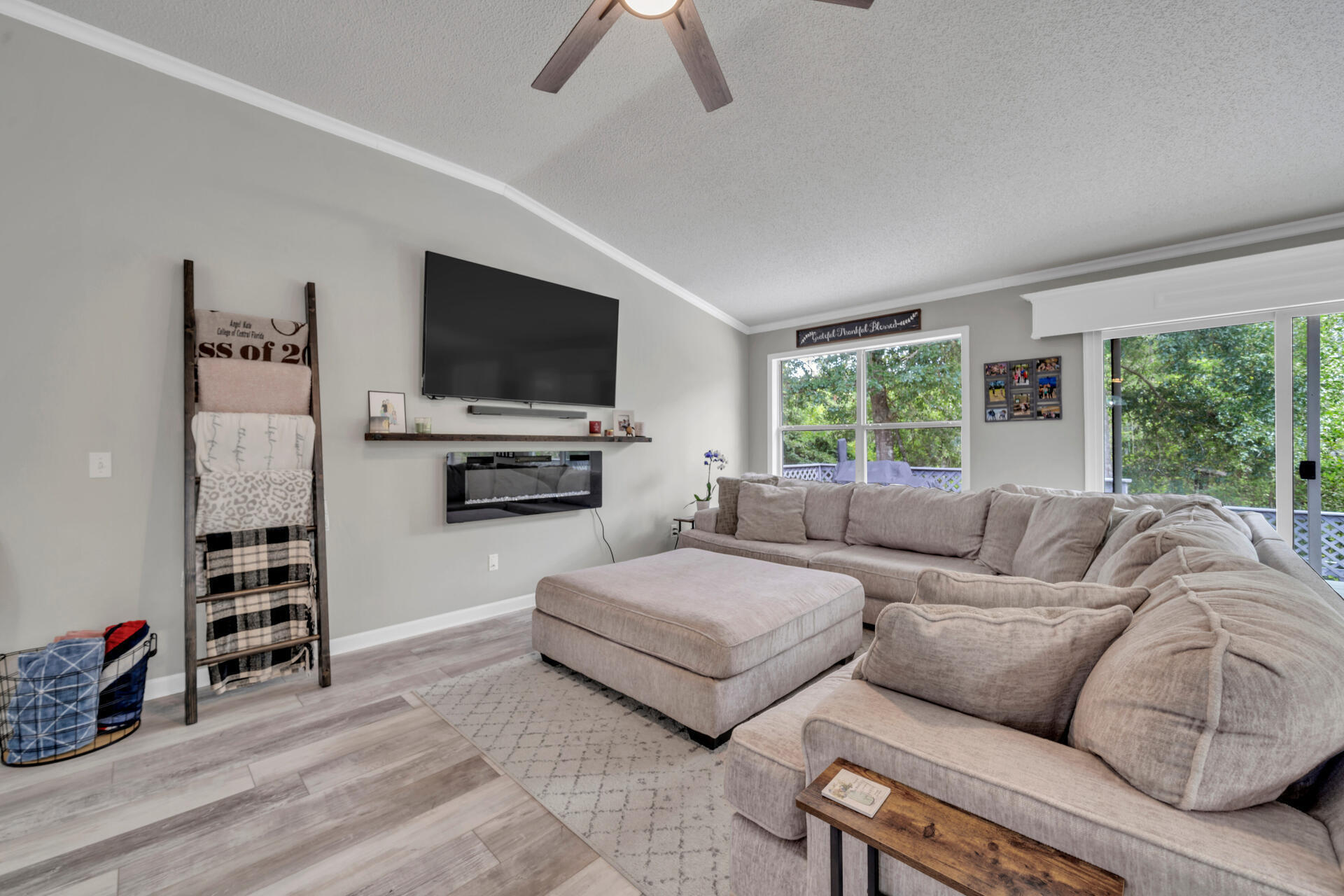 COUNTRYVIEW ESTATES 10TH ADDN - Residential