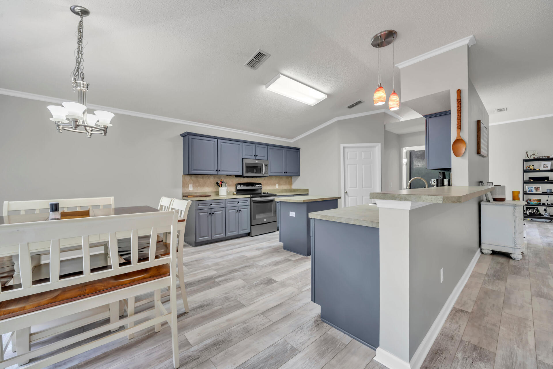 COUNTRYVIEW ESTATES 10TH ADDN - Residential