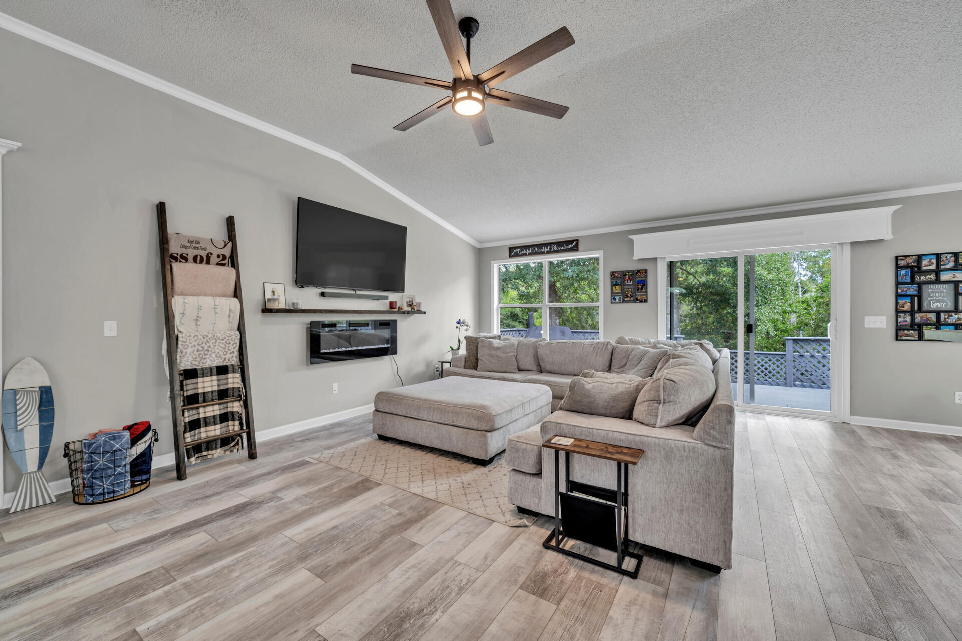 COUNTRYVIEW ESTATES 10TH ADDN - Residential