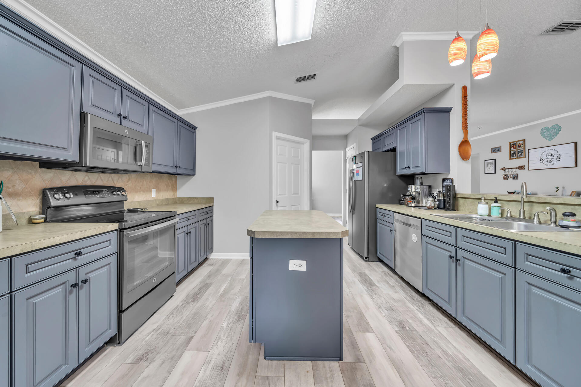 COUNTRYVIEW ESTATES 10TH ADDN - Residential