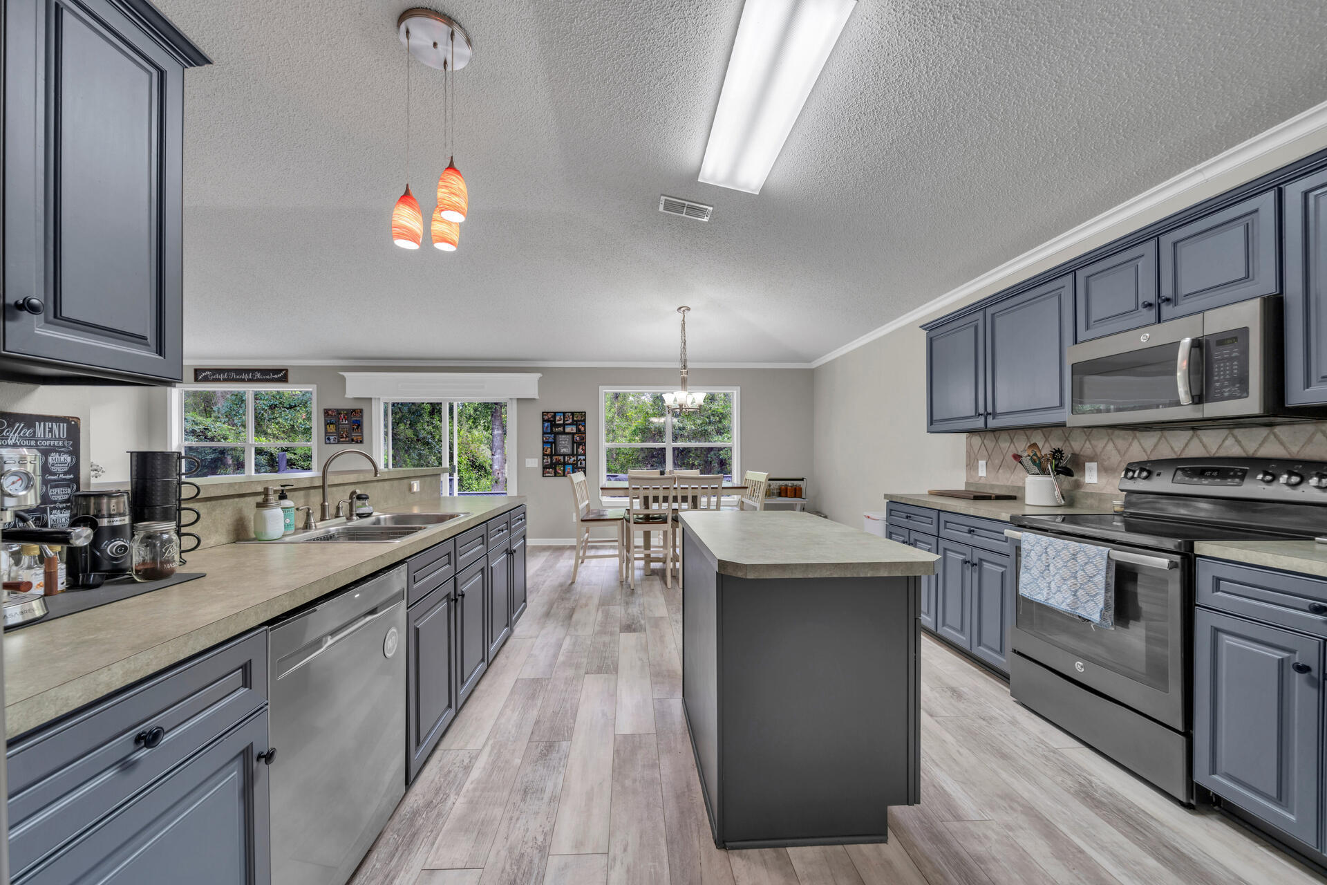 COUNTRYVIEW ESTATES 10TH ADDN - Residential