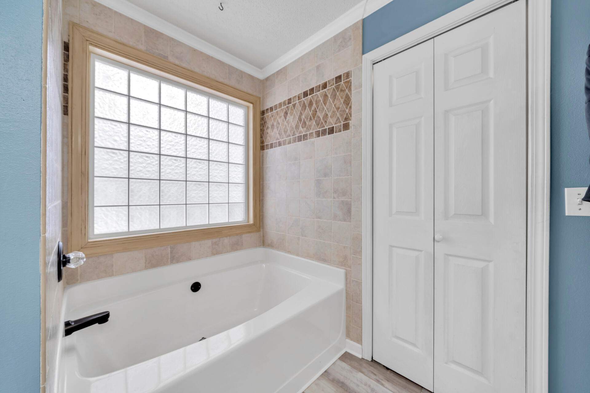 COUNTRYVIEW ESTATES 10TH ADDN - Residential