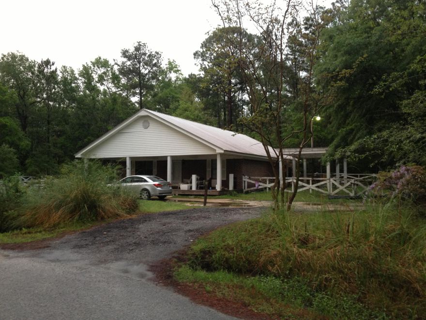 Fixer upper, Great house on almost an acre, beautiful area, pick blueberries in your back yard, metal roof, vinyl and brick siding, large florida room all the way across the back of the house.This great little home needs TLC and a little fixing up and is already priced accordingly.Lots of room for the pets, bring the horses !!!!!