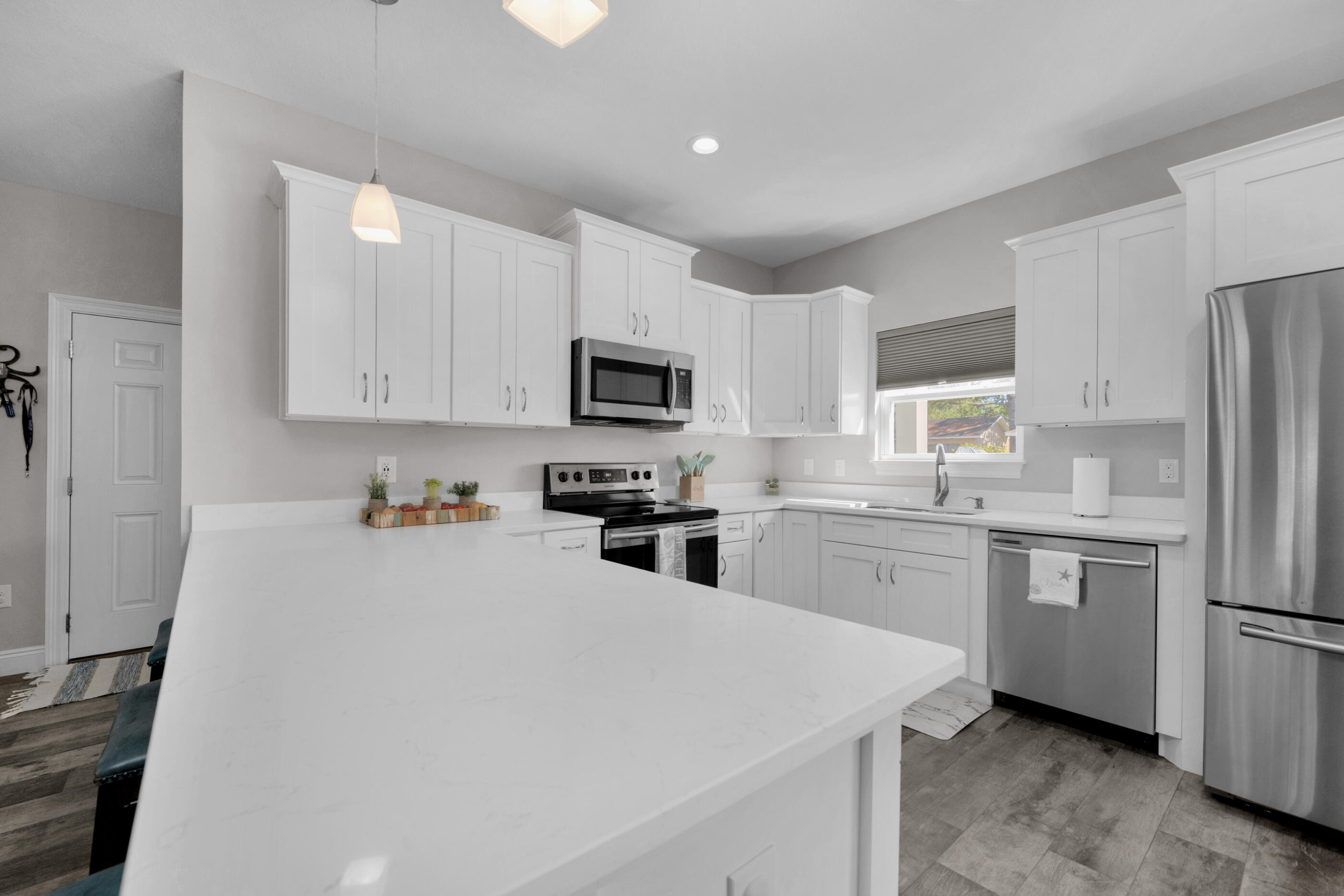 CRESCENT SHORES - Residential