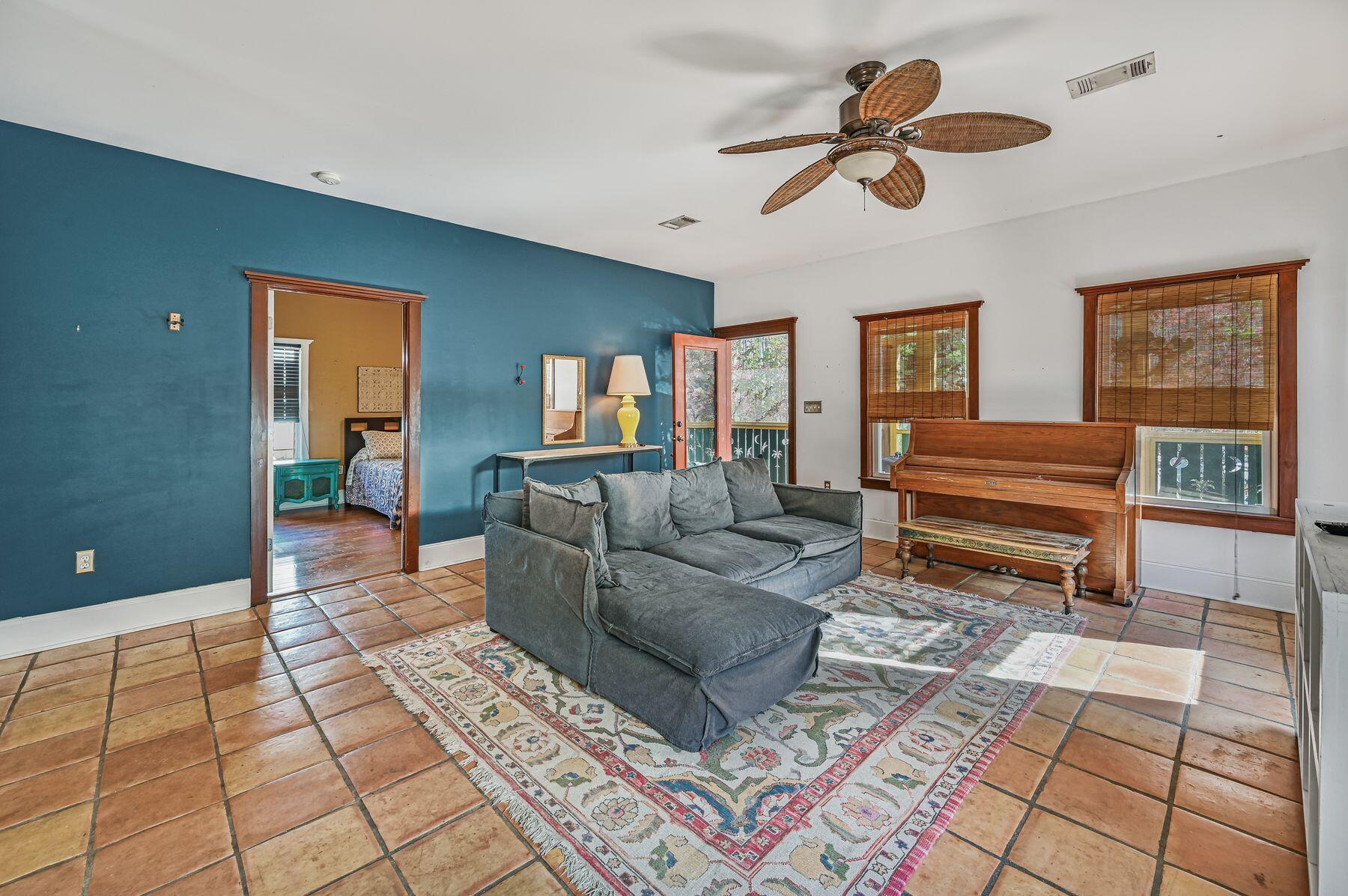 MAGNOLIA BEACH - Residential