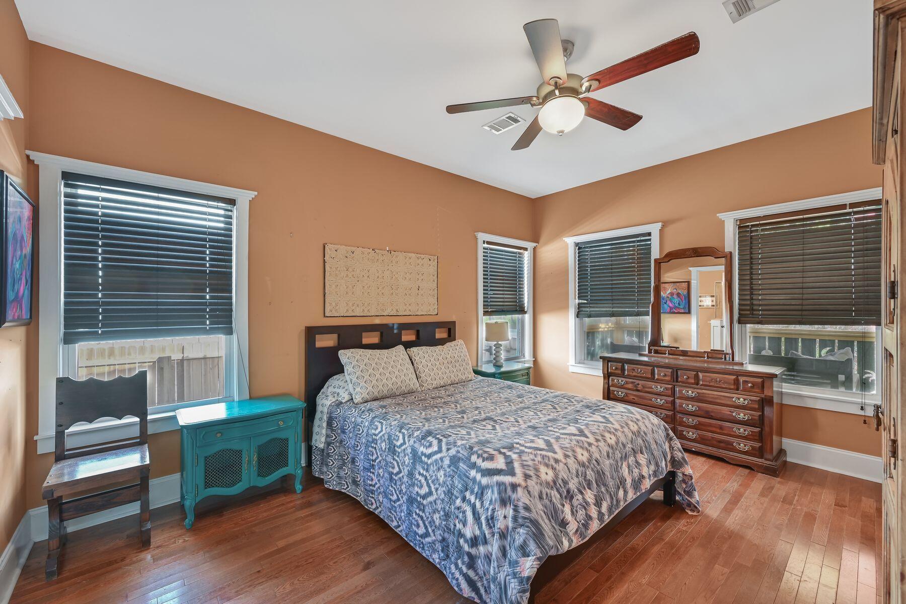 MAGNOLIA BEACH - Residential