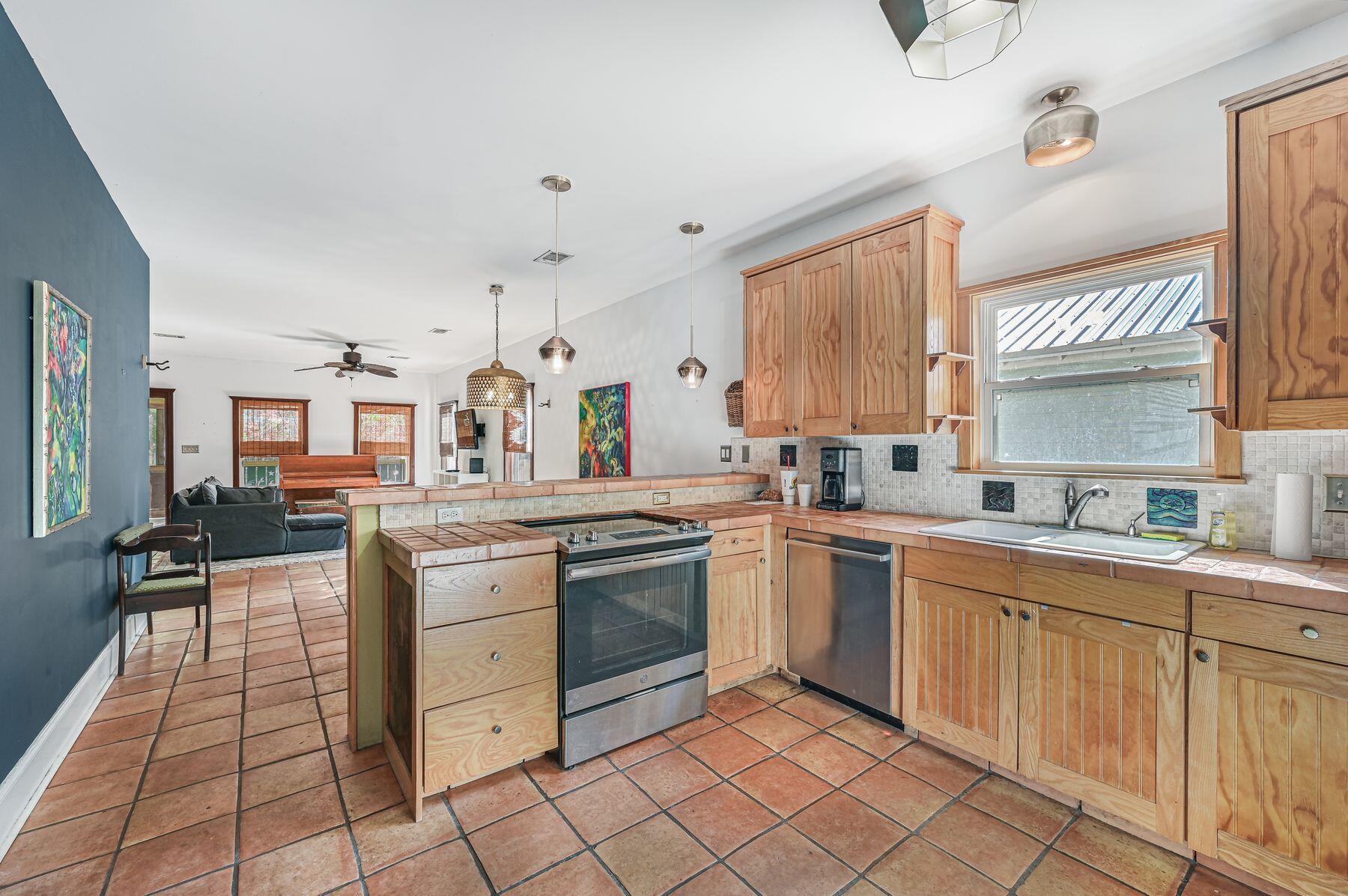 MAGNOLIA BEACH - Residential