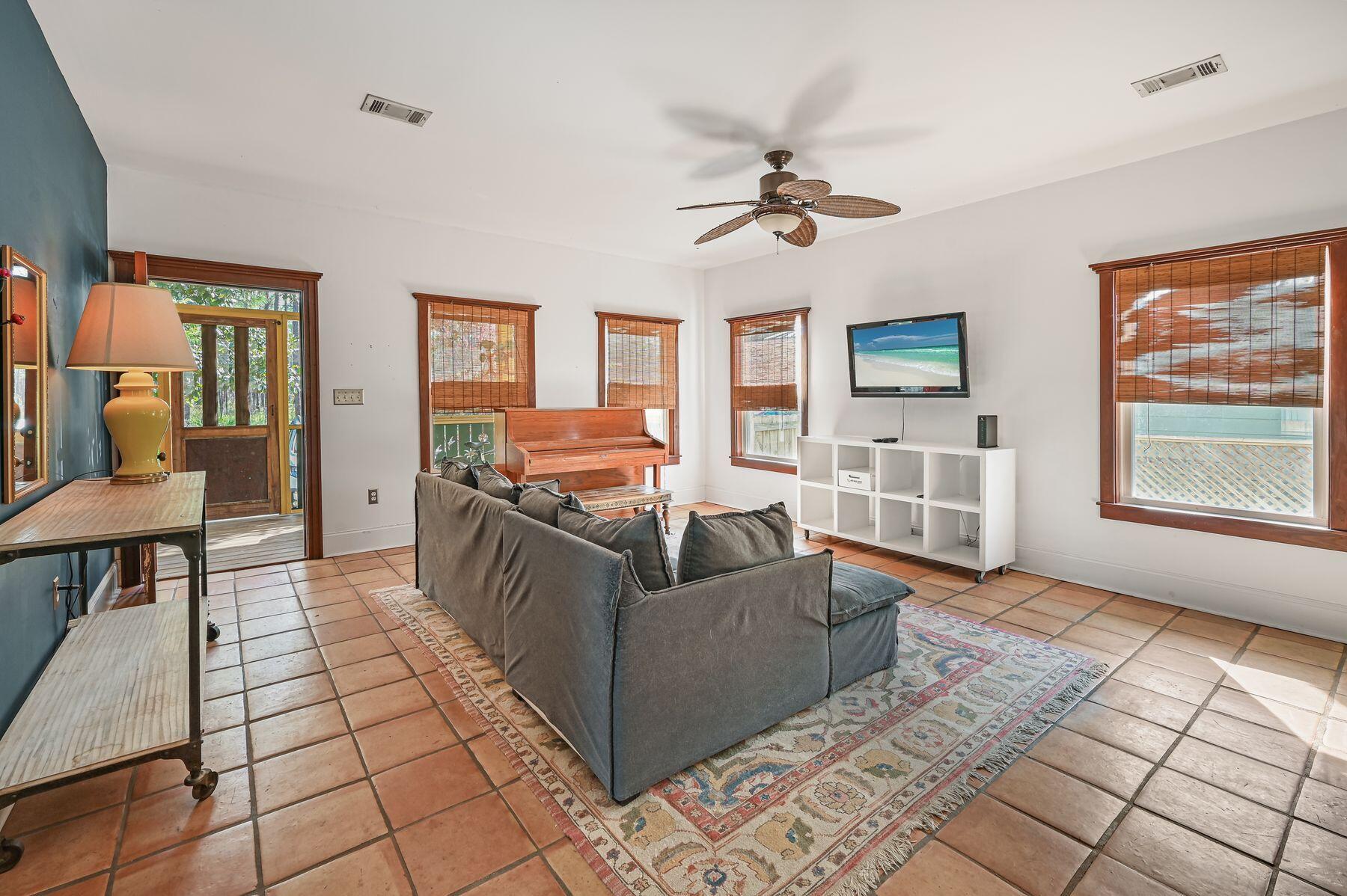 MAGNOLIA BEACH - Residential