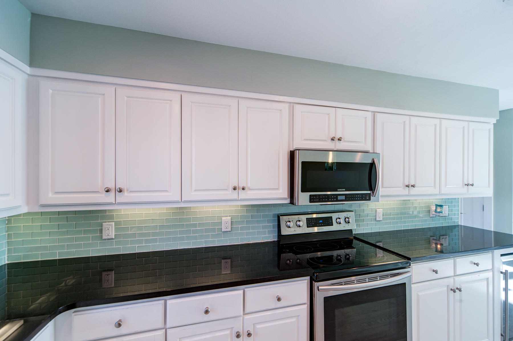 UNIT 7 SEAWINDS TOWNHOMES - Residential