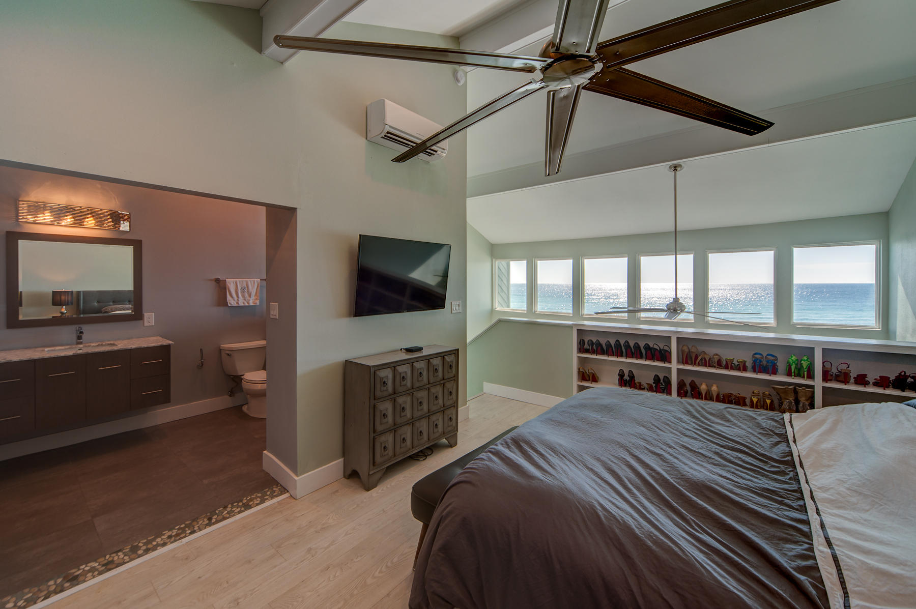 UNIT 7 SEAWINDS TOWNHOMES - Residential