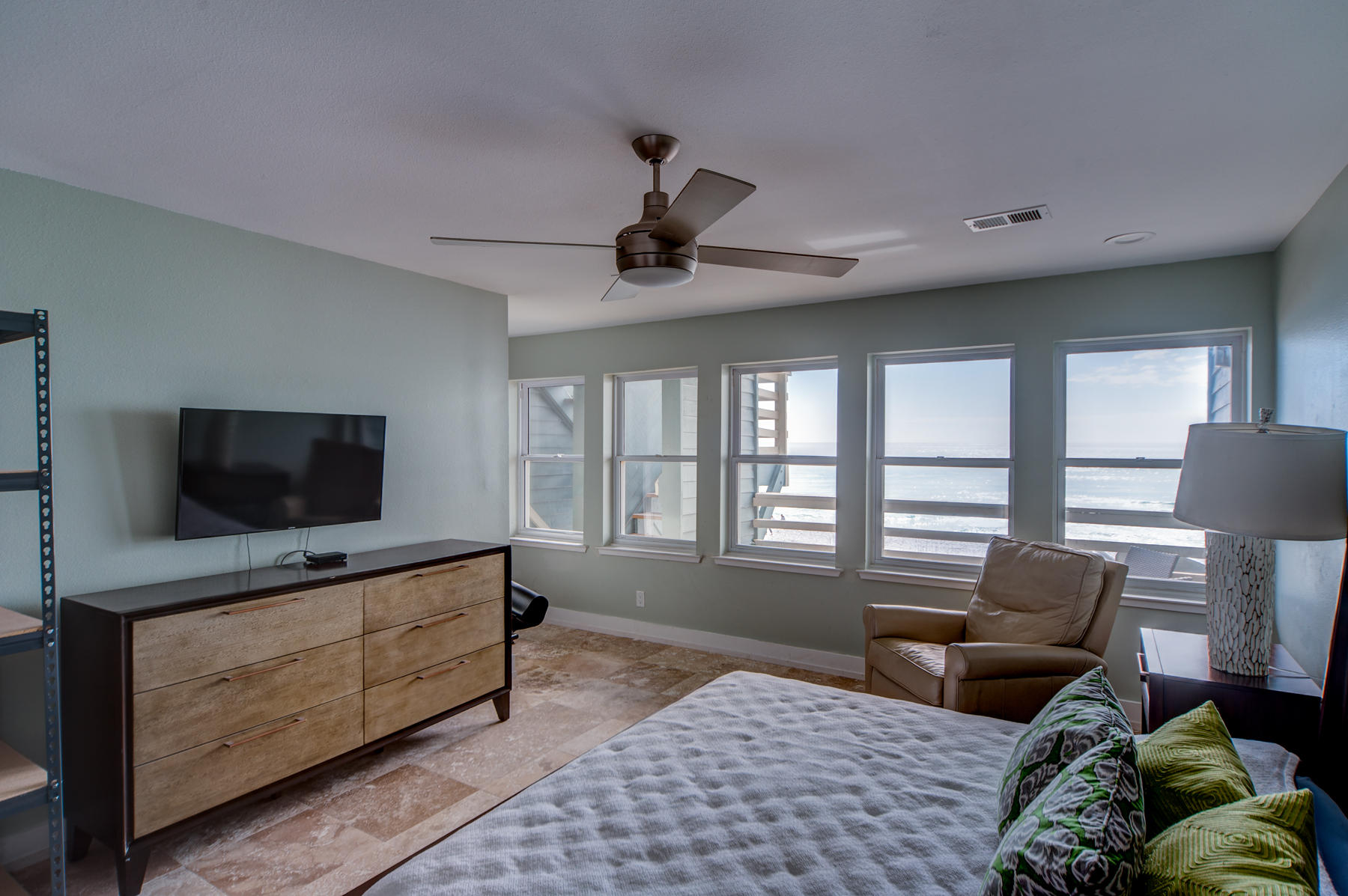 UNIT 7 SEAWINDS TOWNHOMES - Residential