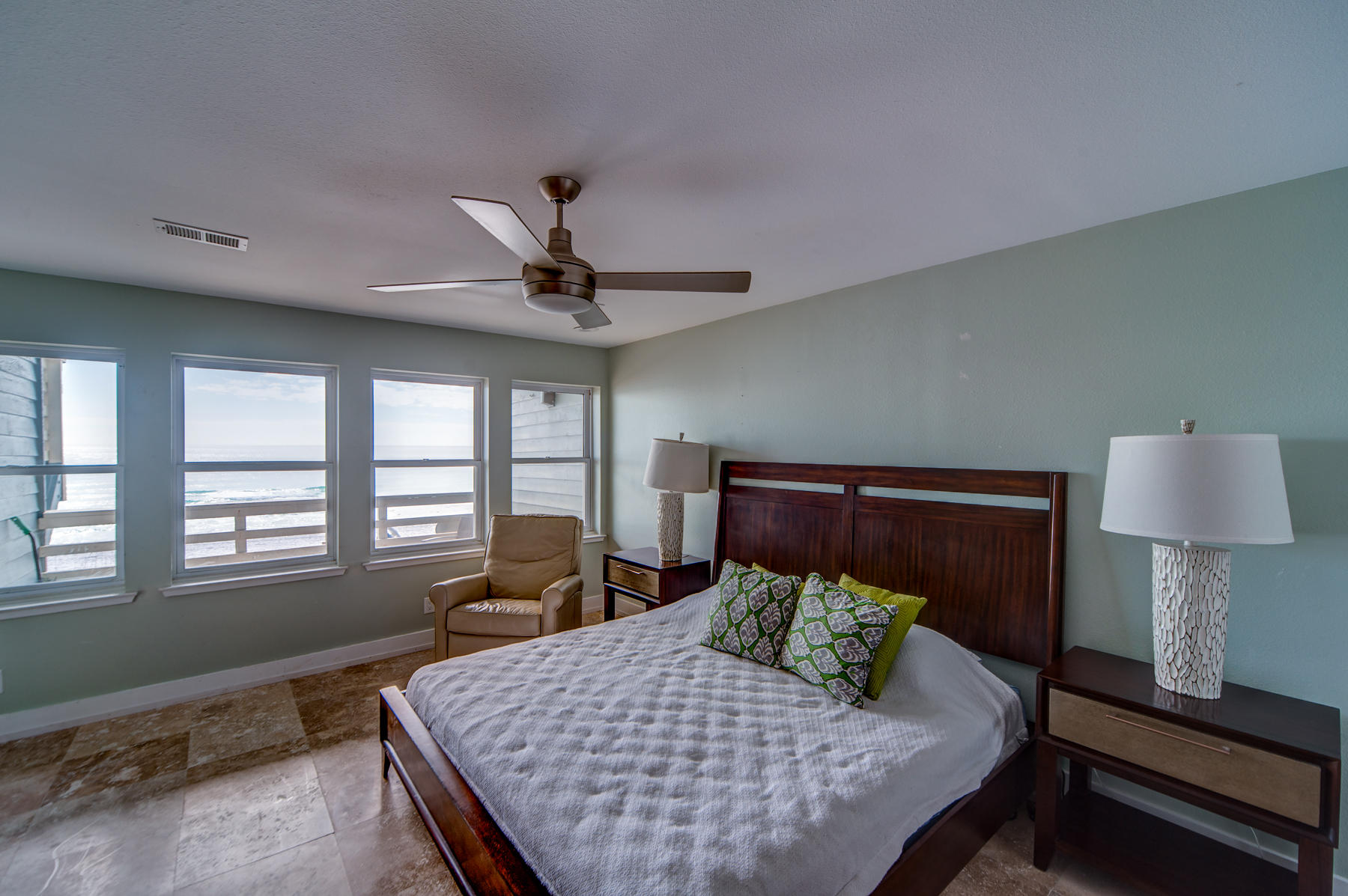 UNIT 7 SEAWINDS TOWNHOMES - Residential