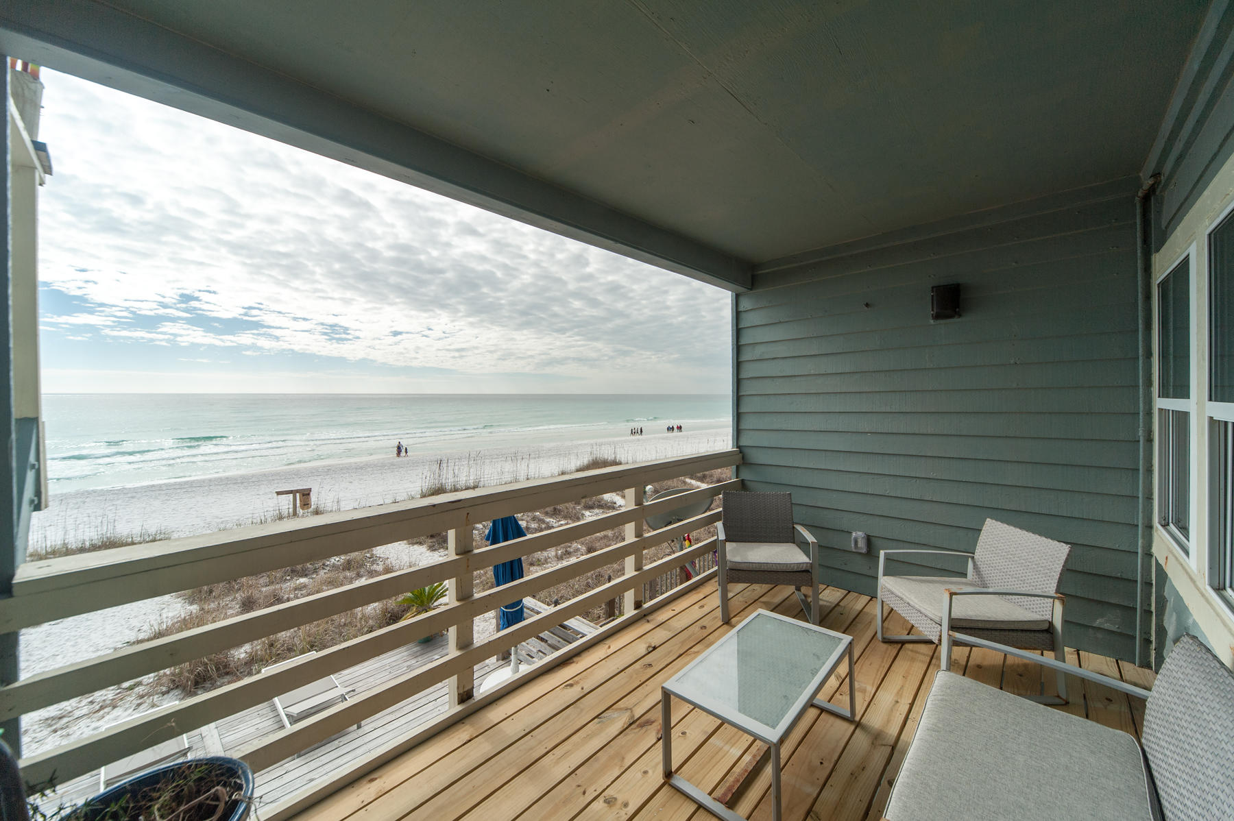 UNIT 7 SEAWINDS TOWNHOMES - Residential