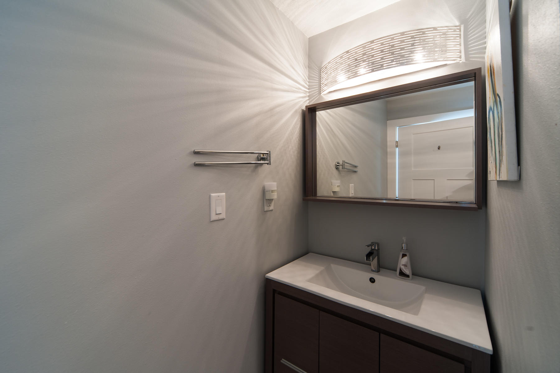 UNIT 7 SEAWINDS TOWNHOMES - Residential
