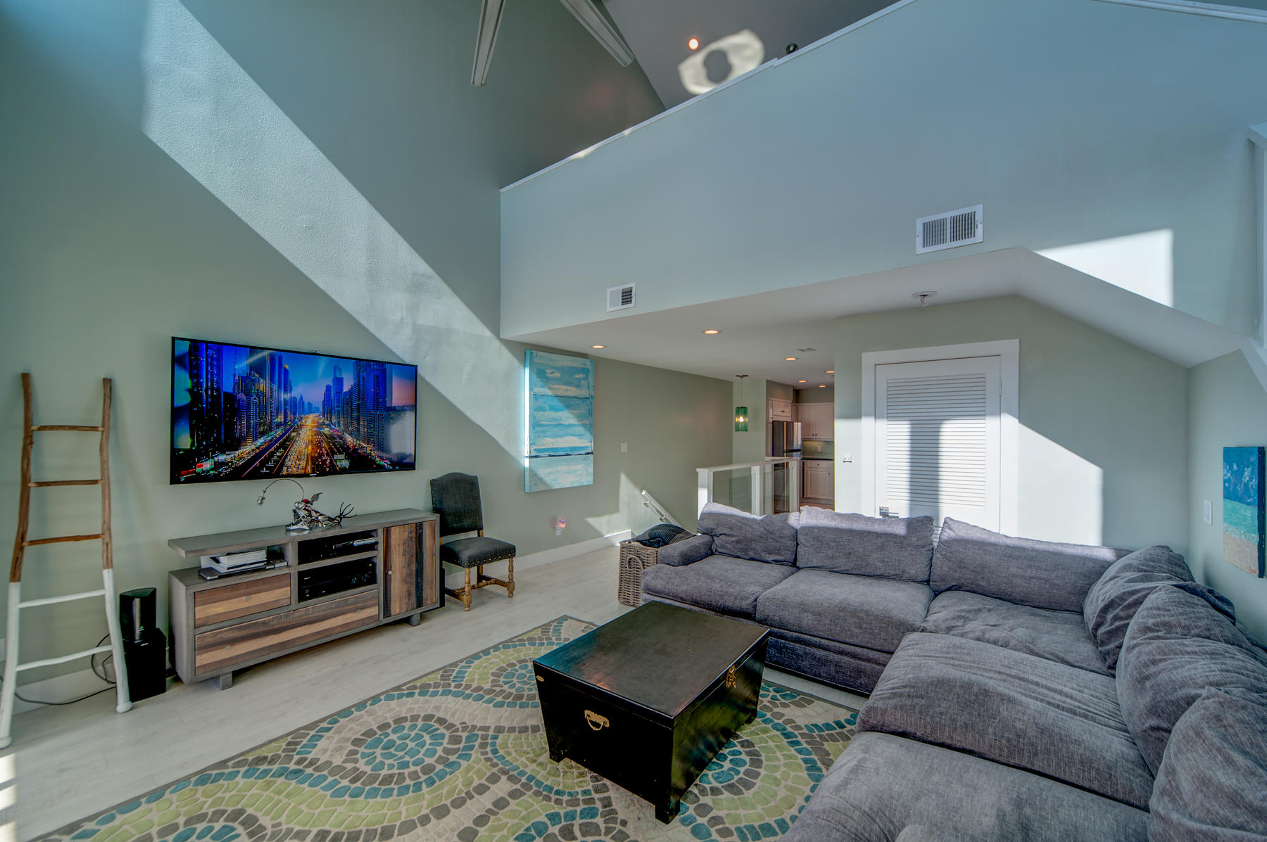 UNIT 7 SEAWINDS TOWNHOMES - Residential