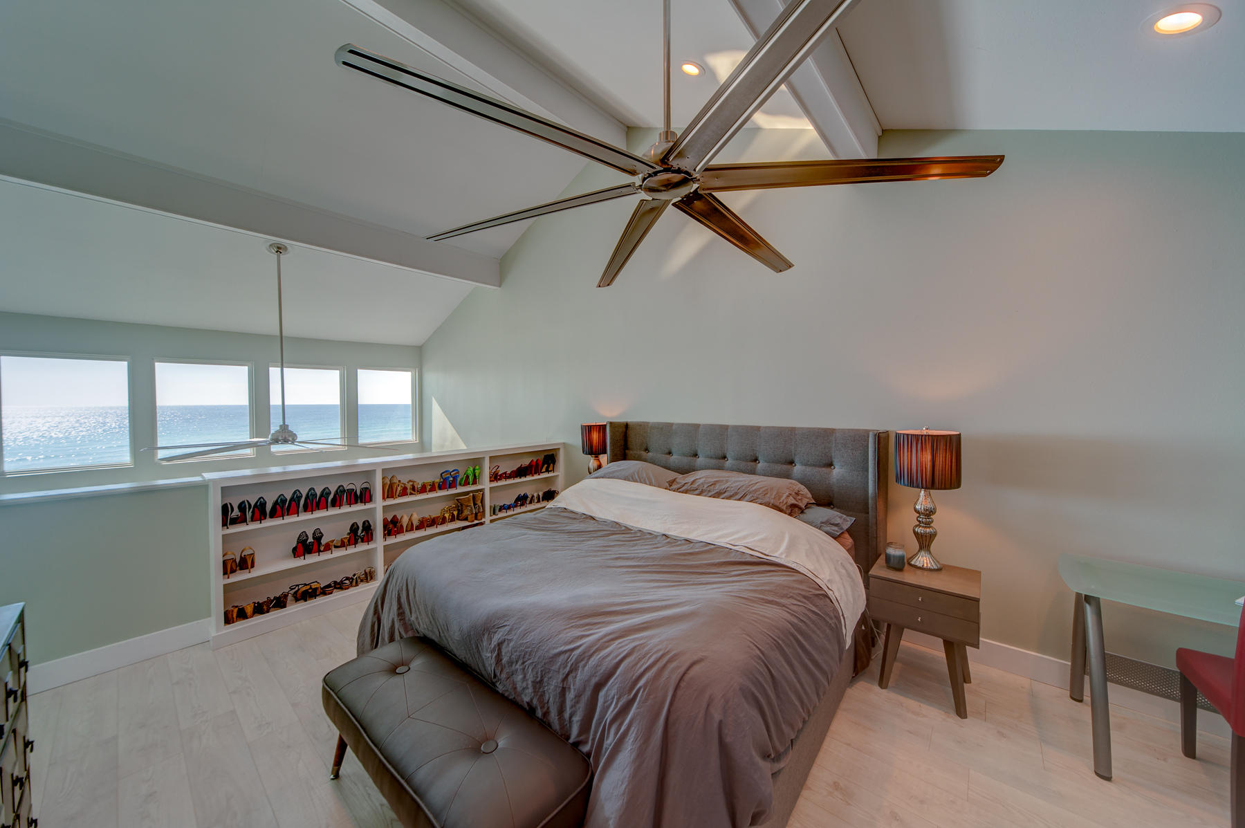 UNIT 7 SEAWINDS TOWNHOMES - Residential