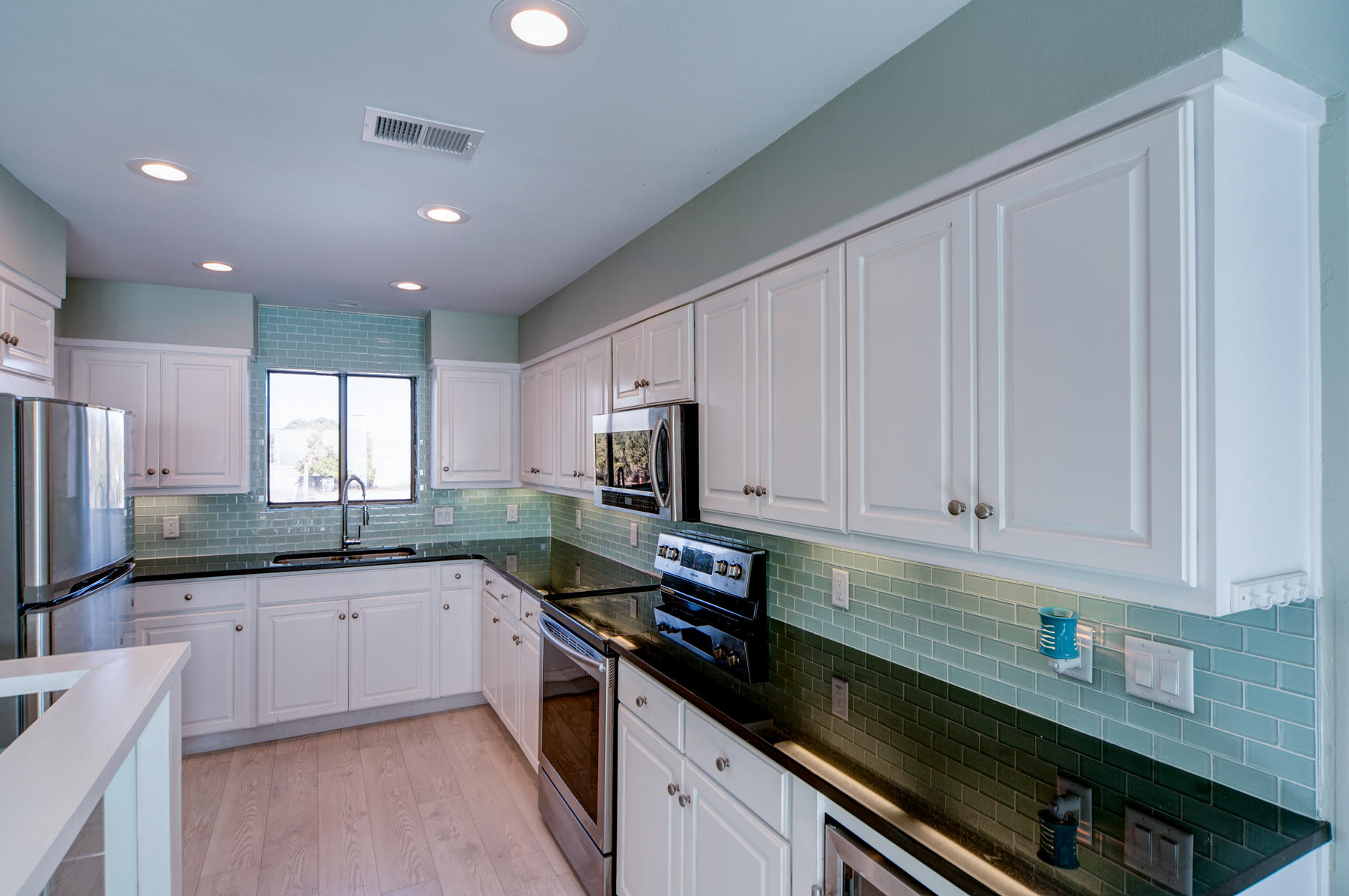 UNIT 7 SEAWINDS TOWNHOMES - Residential