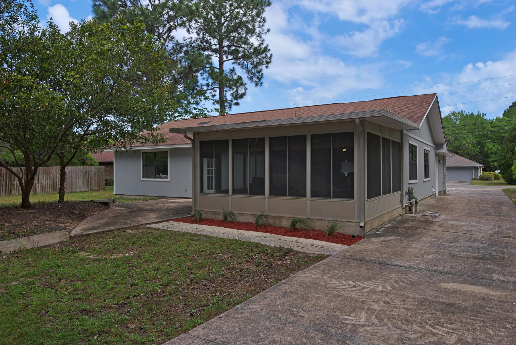 HOLLEY BY THE SEA - Residential