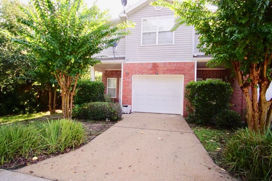 Central Fort Walton Beach location, minutes to Publix, Choctaw HS, Okaloosa Island, and the Eglin AFB. This well cared for, END unit townhouse style condominium is occupied by original owners and has never been rented. The downstairs features 9 foot ceilings, crown molding,an open floor plan with dining/living room combo as well as a 1/2 bath for guests. All three bedrooms are upstairs with 2 full baths. Tile downstairs with carpeted bedrooms. Master bedroom has a walk in closet, en suite with double vanities. Laundry is located upstairs for your convenience. Single car garage has plenty of room for your car or all your toys.