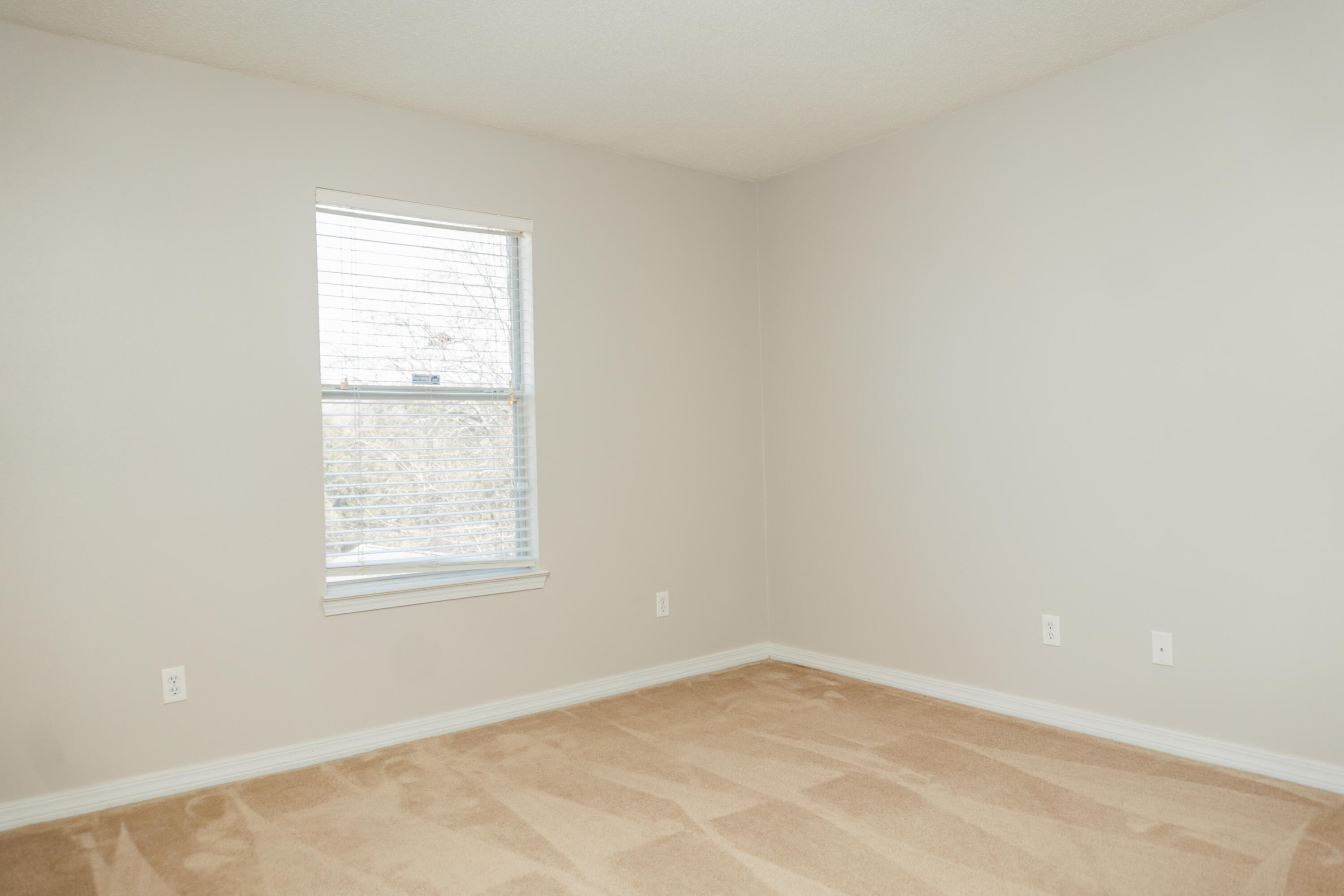 COUNTRYVIEW ESTATES 10TH ADDN - Residential Lease