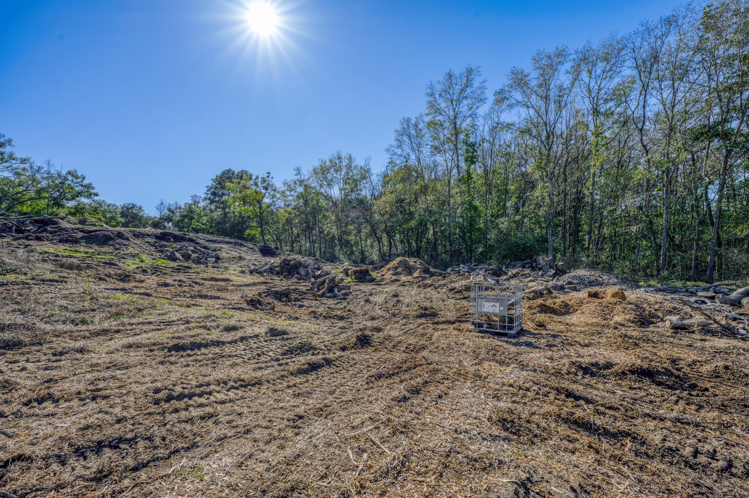 METES & BOUNDS - Land