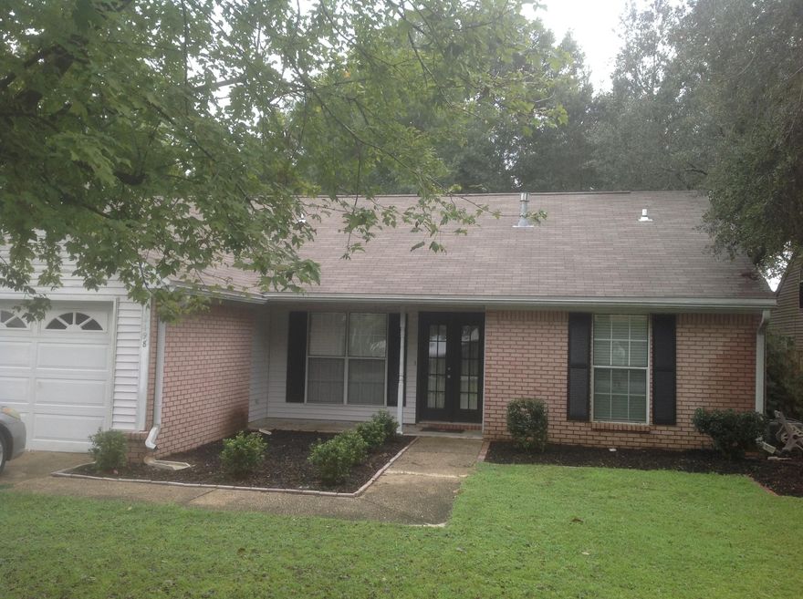 Very nice home in a great Bluewater Bay location. This home is within walking distance of Bluewater Bay Elementary and a variety of shopping as well a variety of restaurants. You will see and feel the safety/security of this lovely neighborhood. The home features granite kitchen counter tops, stainless steel appliances, tile floors in the kitchen and baths, and easy to clean laminate floors for all other living areas. Other features include a gas fireplace, gas stove and nice size backyard with wood privacy fence. You will have easy access to Destin or Interstate via the new by-pass. Come enjoy the Bluewater Lifestyle of golf, boating, tennis, swimming, and small community friendships.