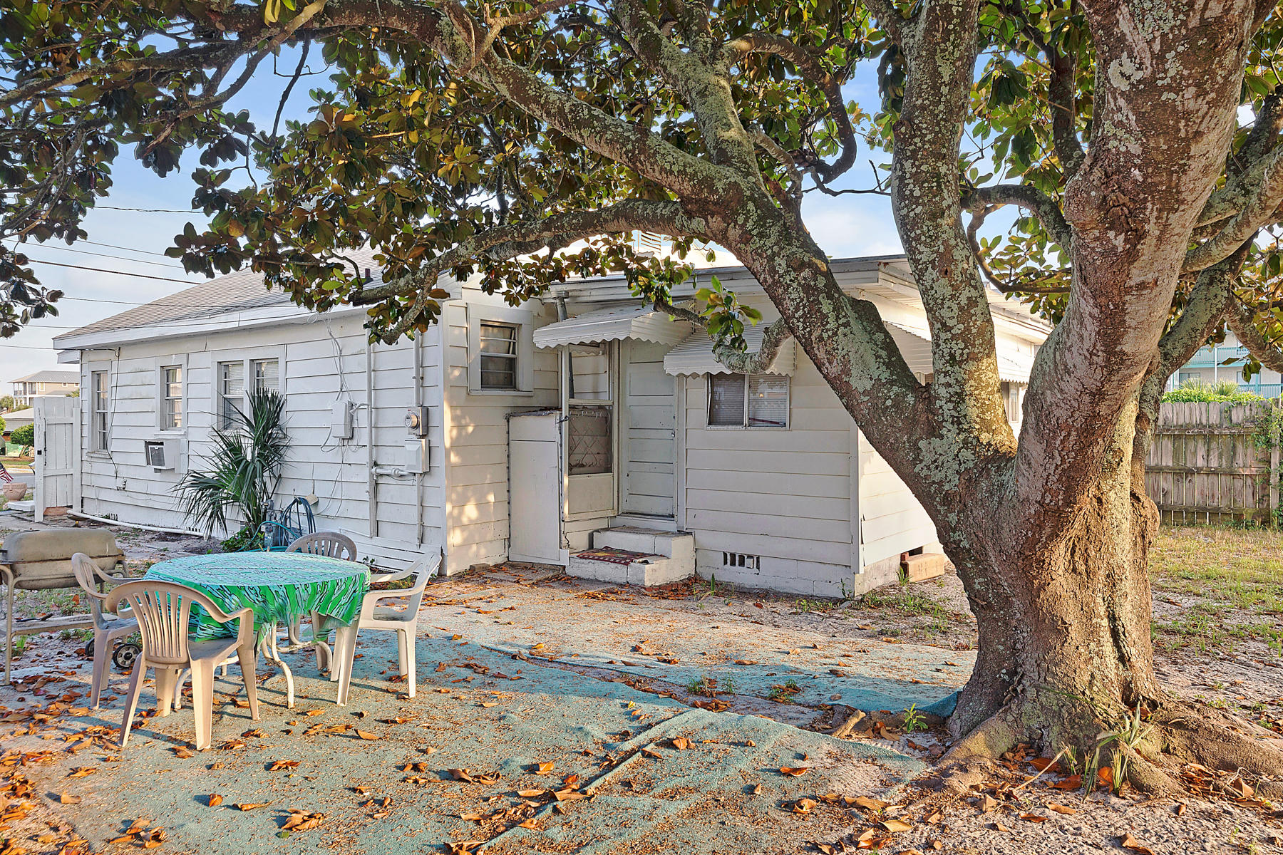 LAGUNA BEACH - Residential