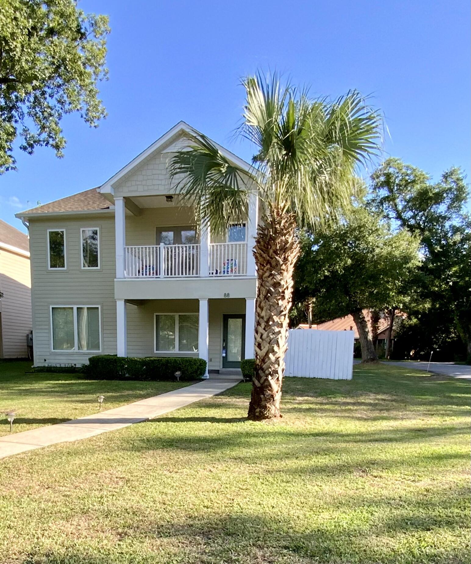 YACHT CLUB ESTATES - Residential