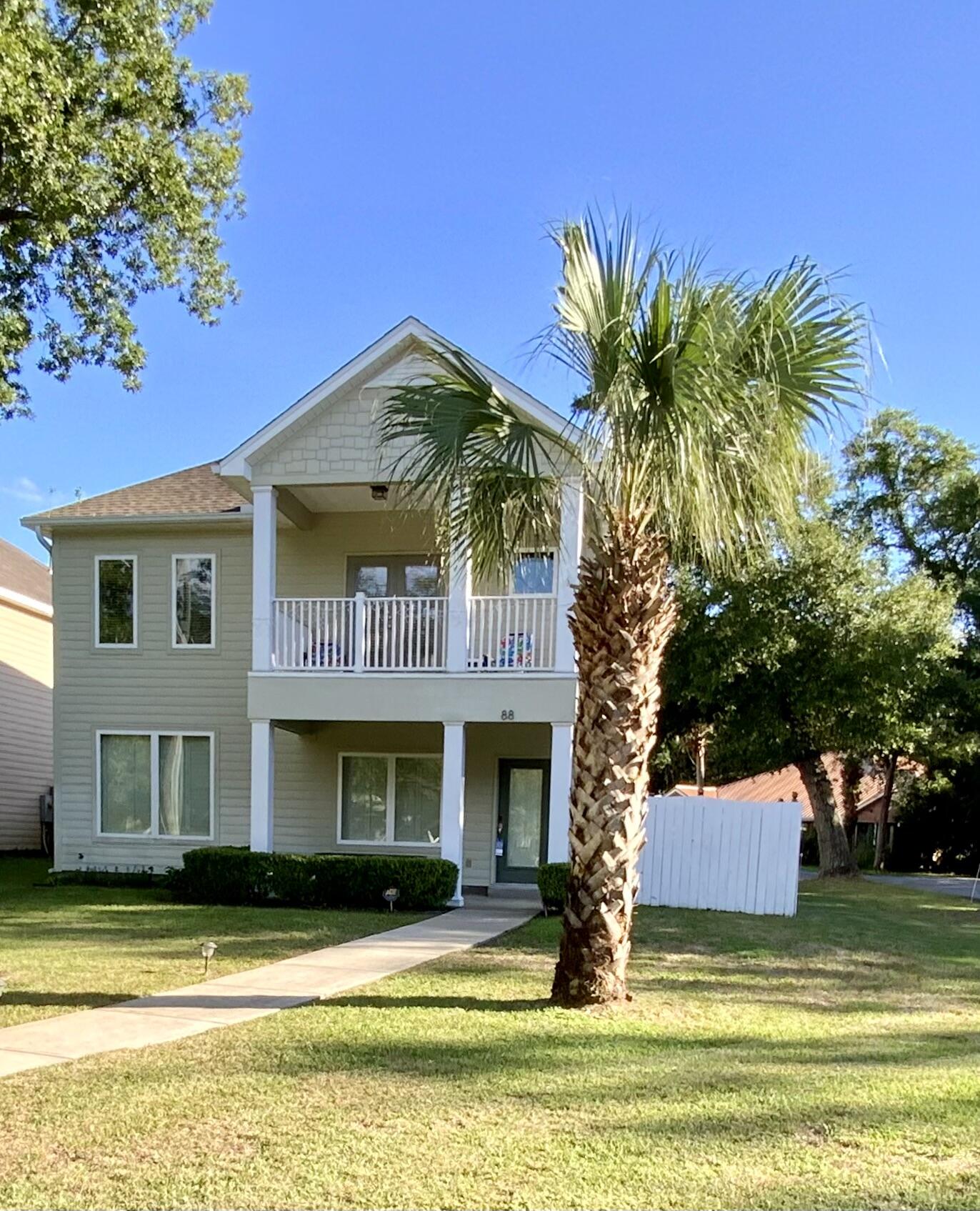 YACHT CLUB ESTATES - Residential