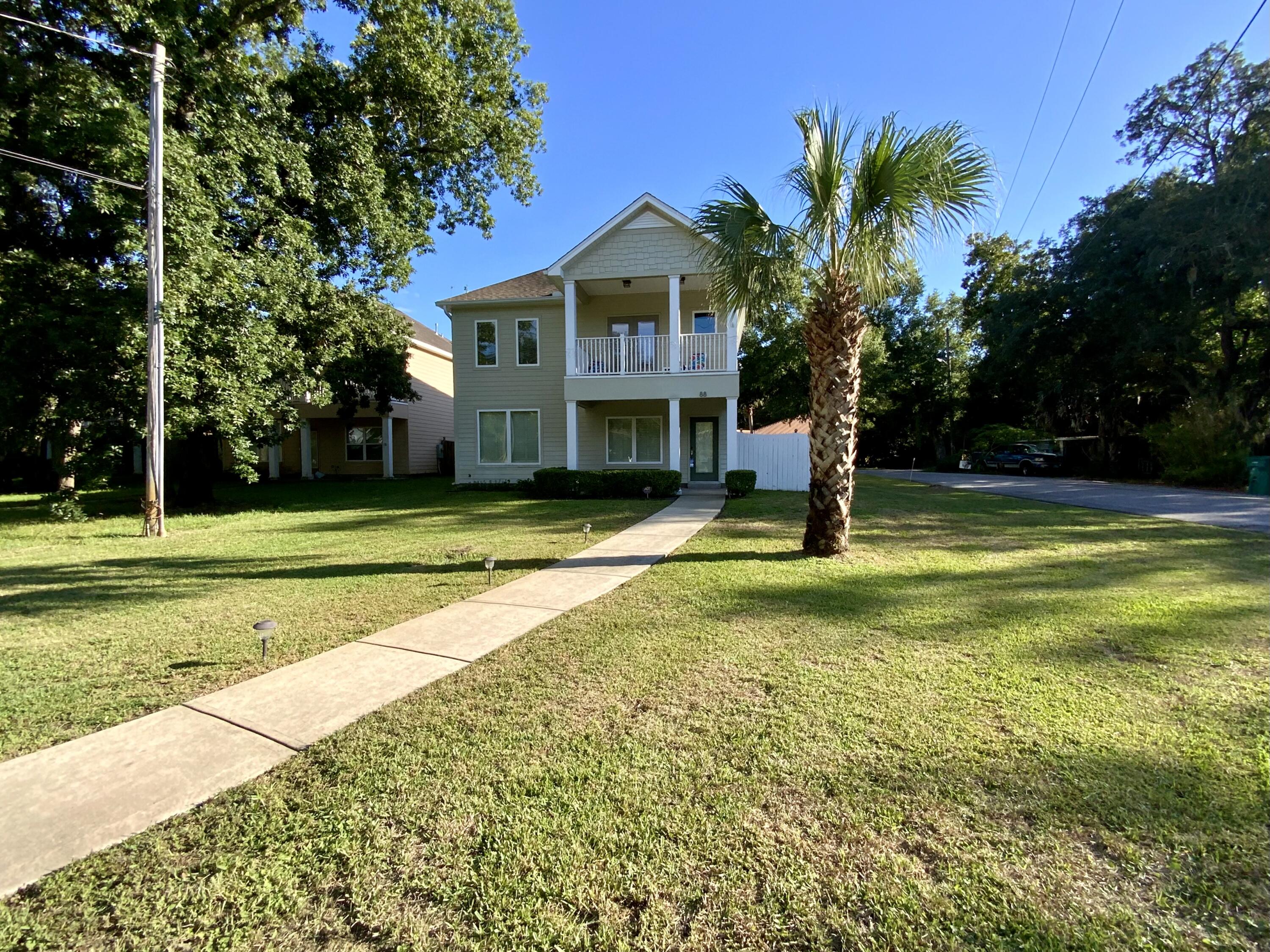 YACHT CLUB ESTATES - Residential