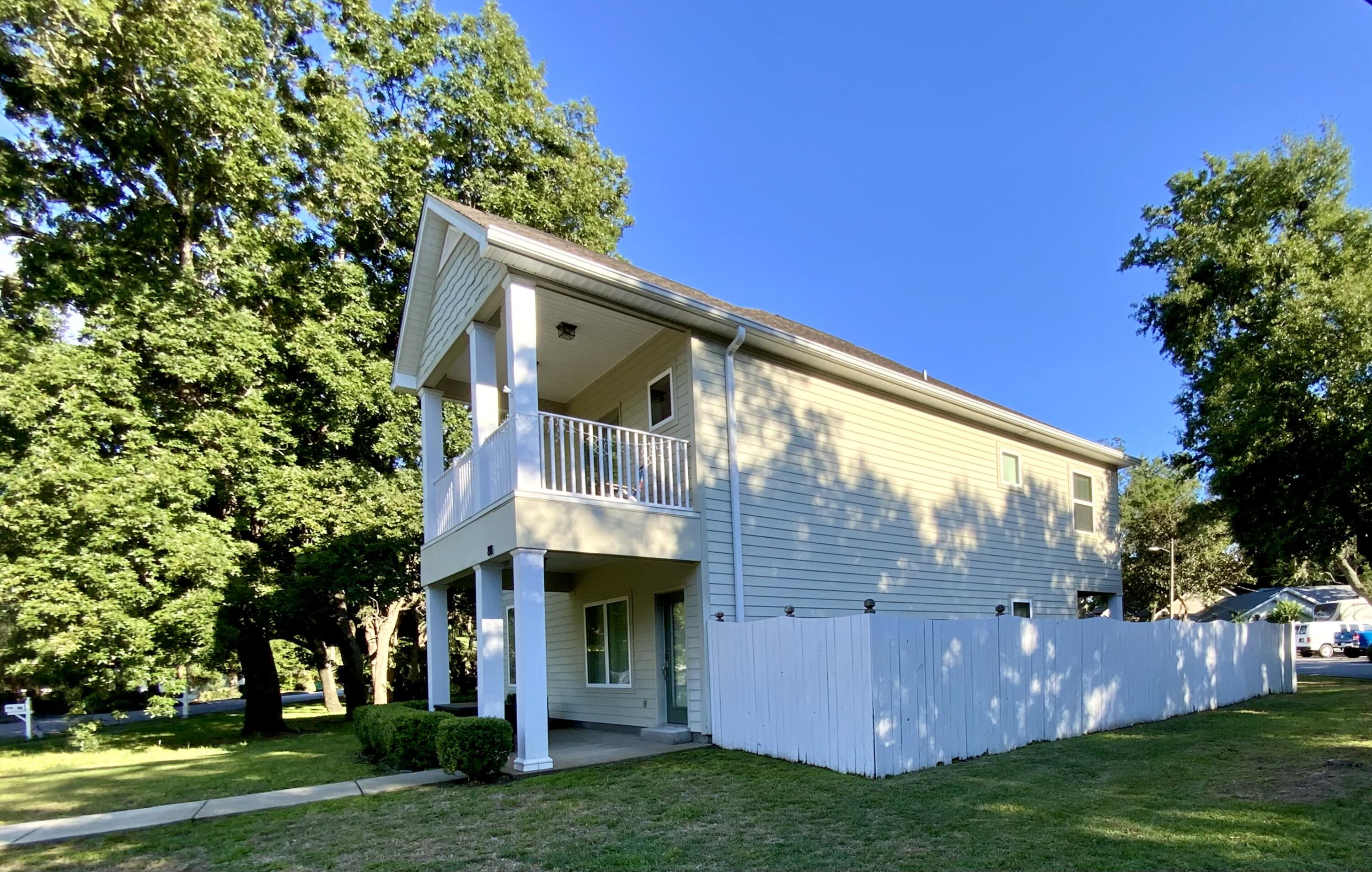 YACHT CLUB ESTATES - Residential