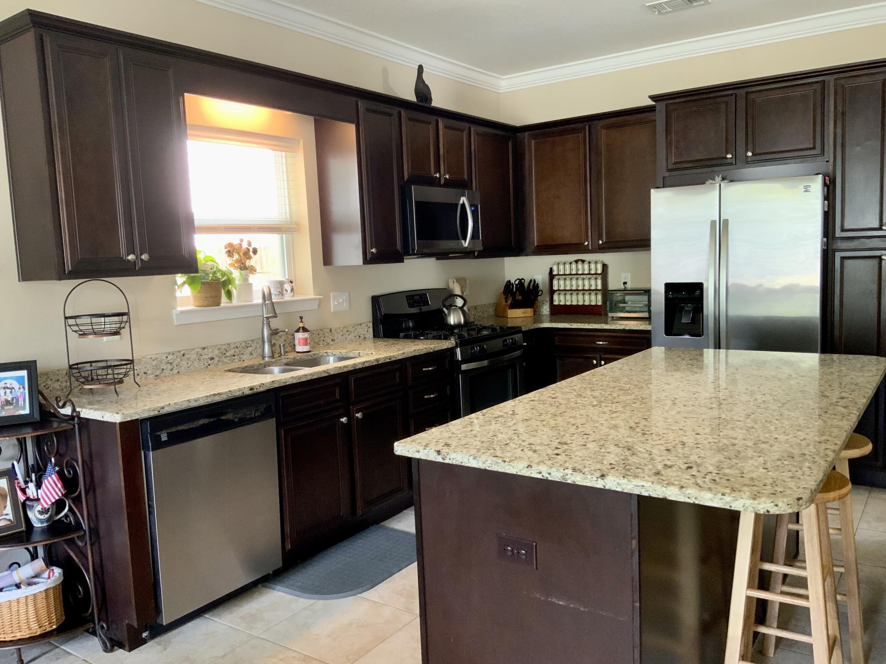YACHT CLUB ESTATES - Residential