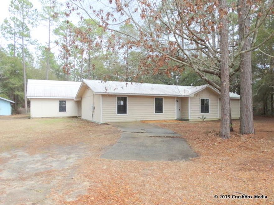 Fantastic opportunity property in Crestview is ready for a new owner. This spacious home boasts a living room and dining room combination directly off the galley kitchen. Additionally, there is very large detached garage. This property has tons of potential and a very attractive price. Sold as is. All information is approximate and should be verified.