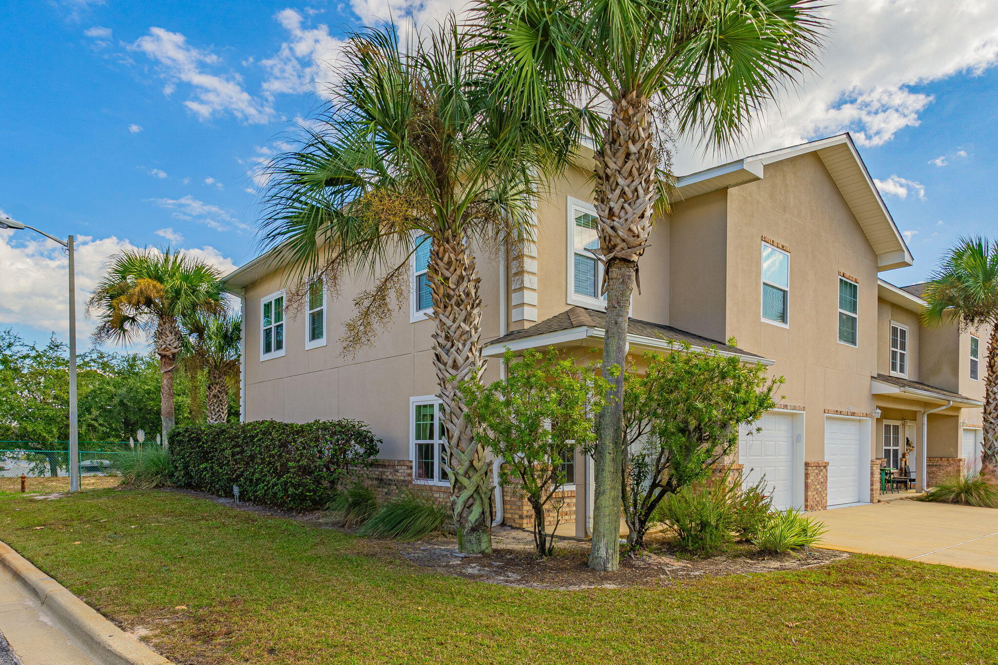 MERIDIAN SQUARE T/H - Residential