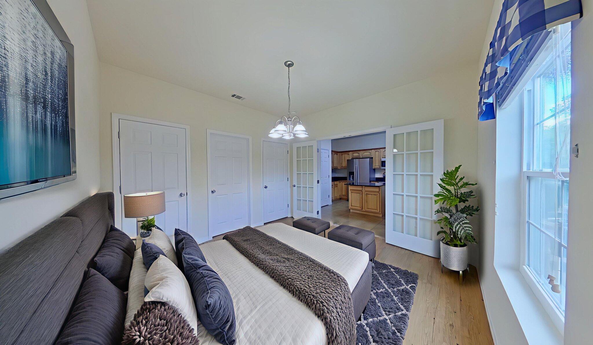 MERIDIAN SQUARE T/H - Residential