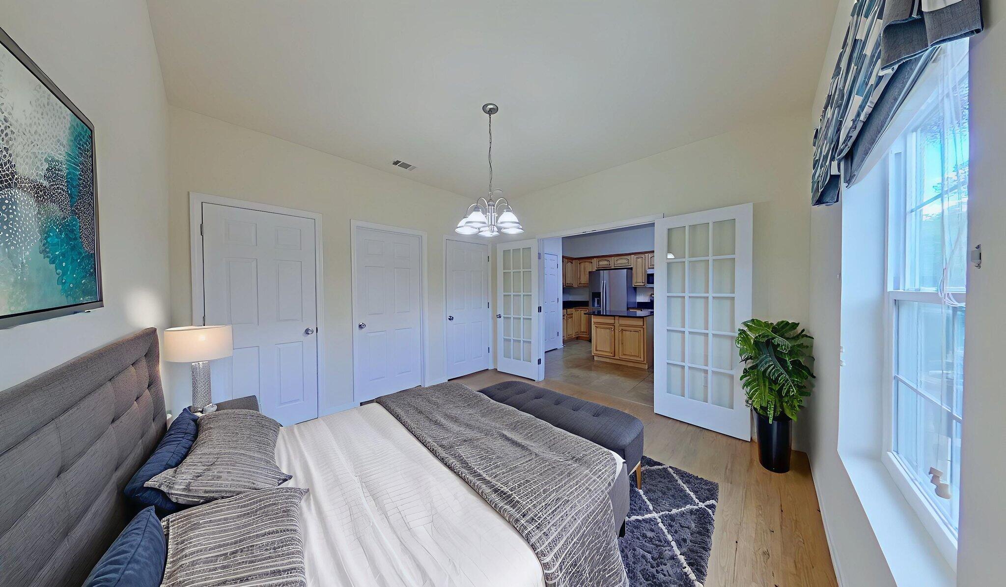 MERIDIAN SQUARE T/H - Residential