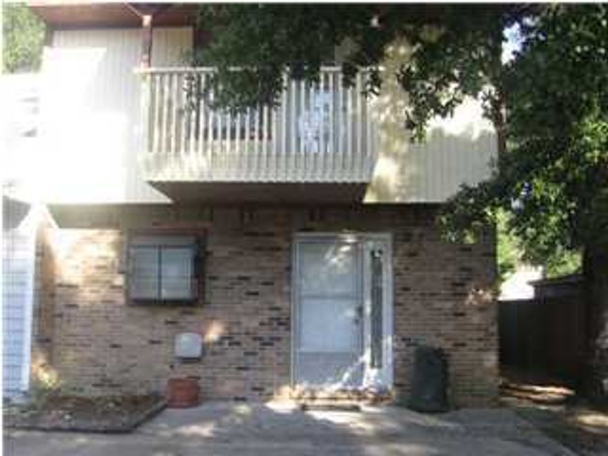 VERY ROOMY END UNIT TOWNHOUSE! TILE DOWNSTAIRS AND CARPET UPSTAIRS. LIVING/DINING ROOM COMBINATION WITH CORNER FIREPLACE. UPSTAIRS DECK FROM FRONT BEDROOM. WASHER DRYER CONNECTION IN LARGE UTILITY ROOM(ROOM FOR EXTRA STORAGE)