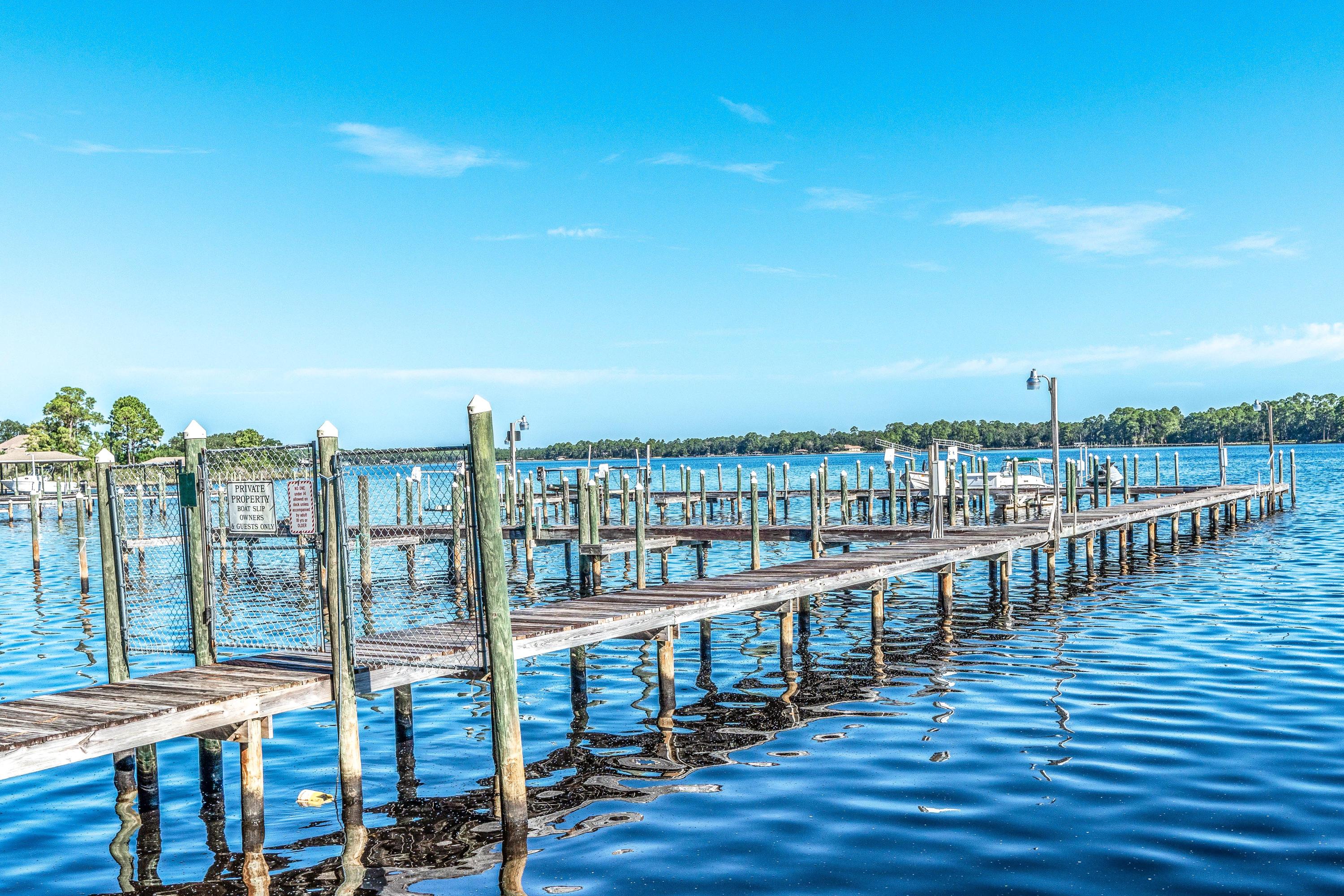 HIDDEN BAY VILLAGE - Residential