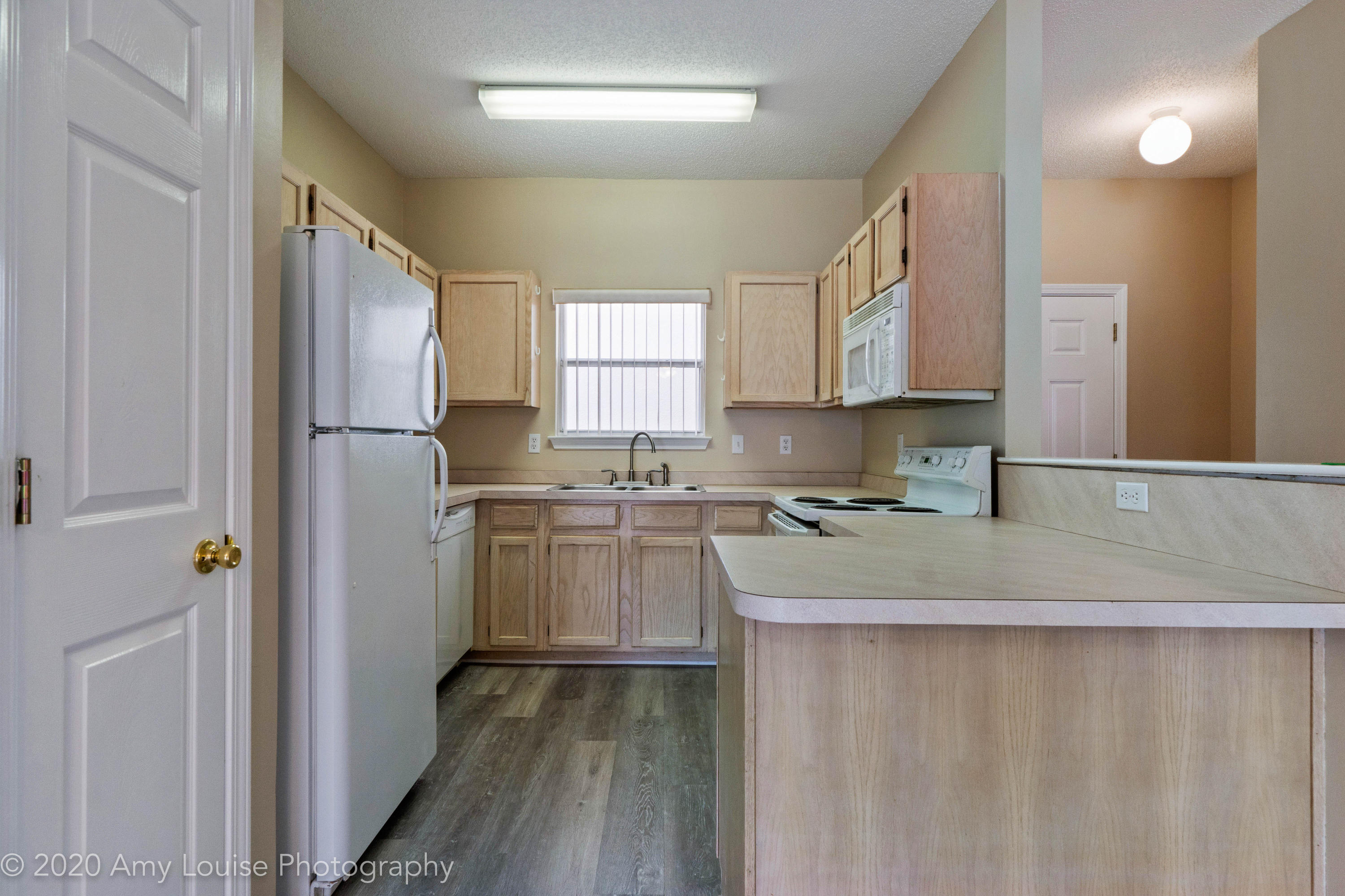 HIDDEN BAY VILLAGE - Residential