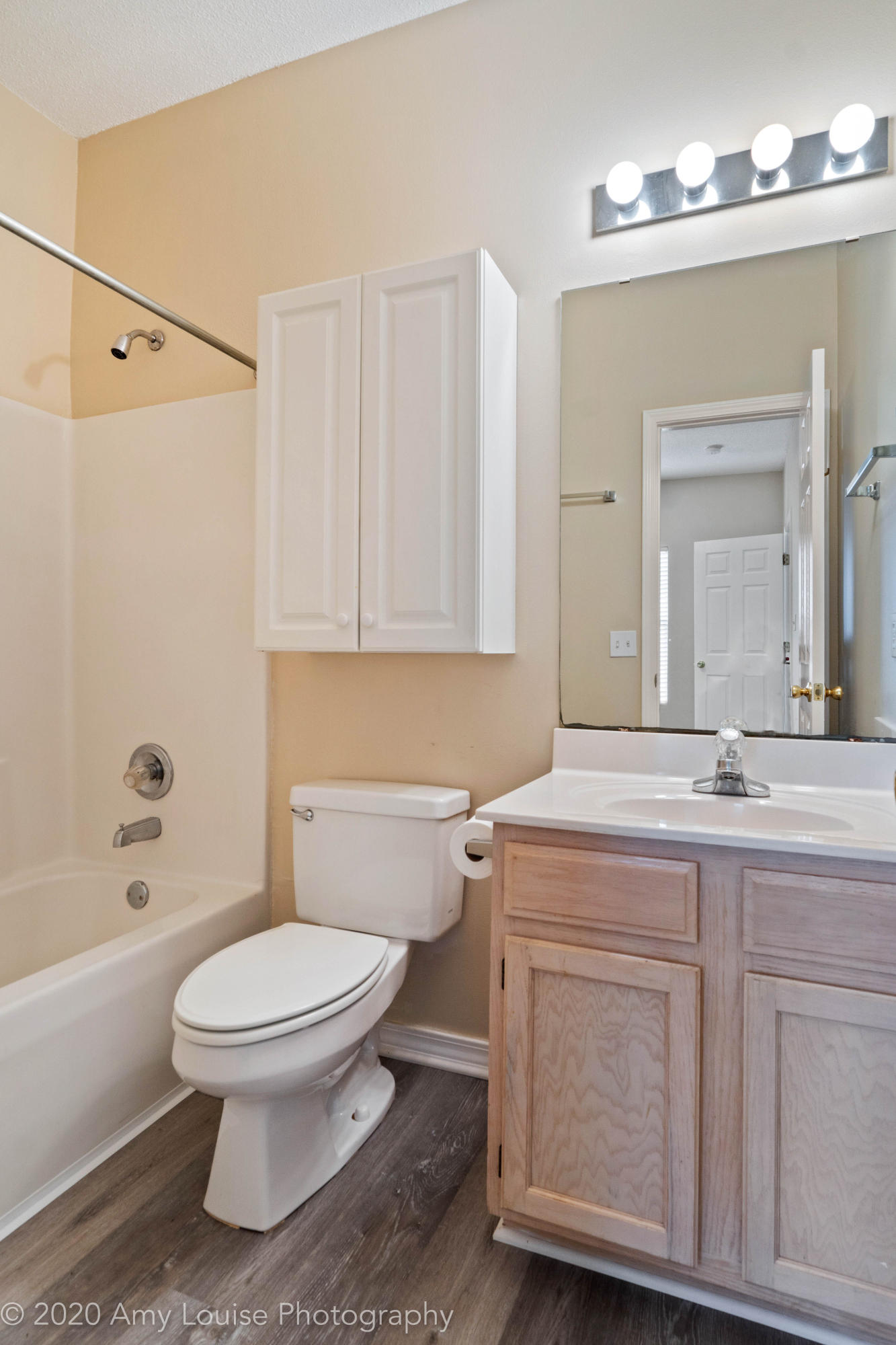 HIDDEN BAY VILLAGE - Residential