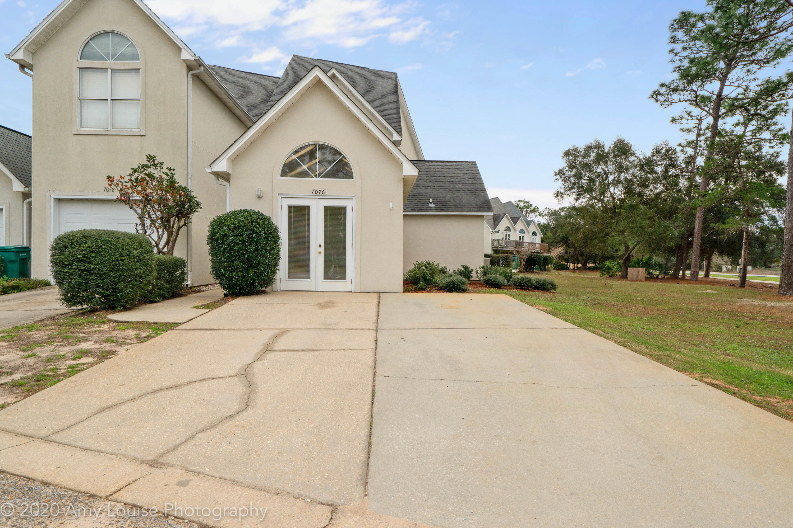 HIDDEN BAY VILLAGE - Residential