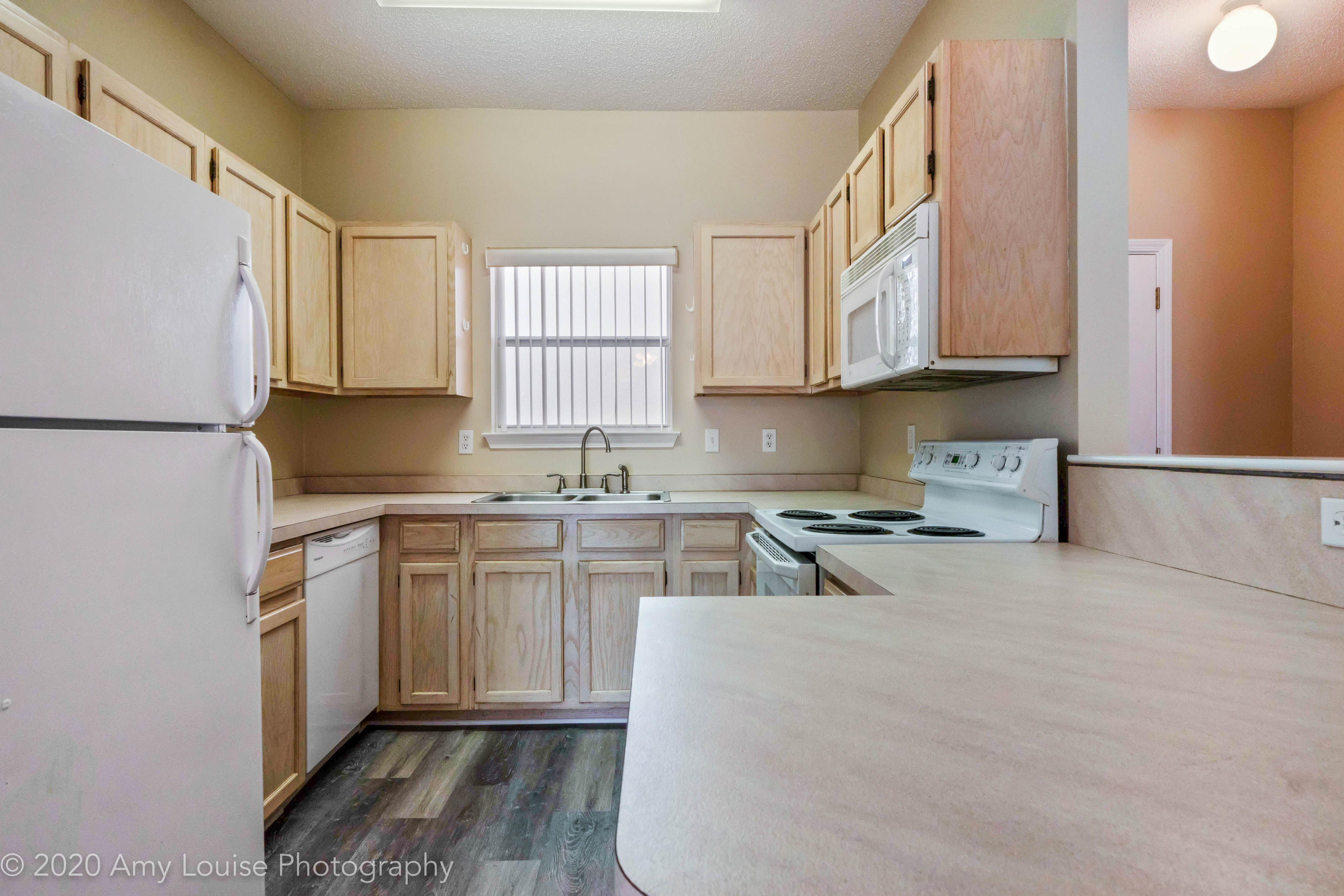 HIDDEN BAY VILLAGE - Residential