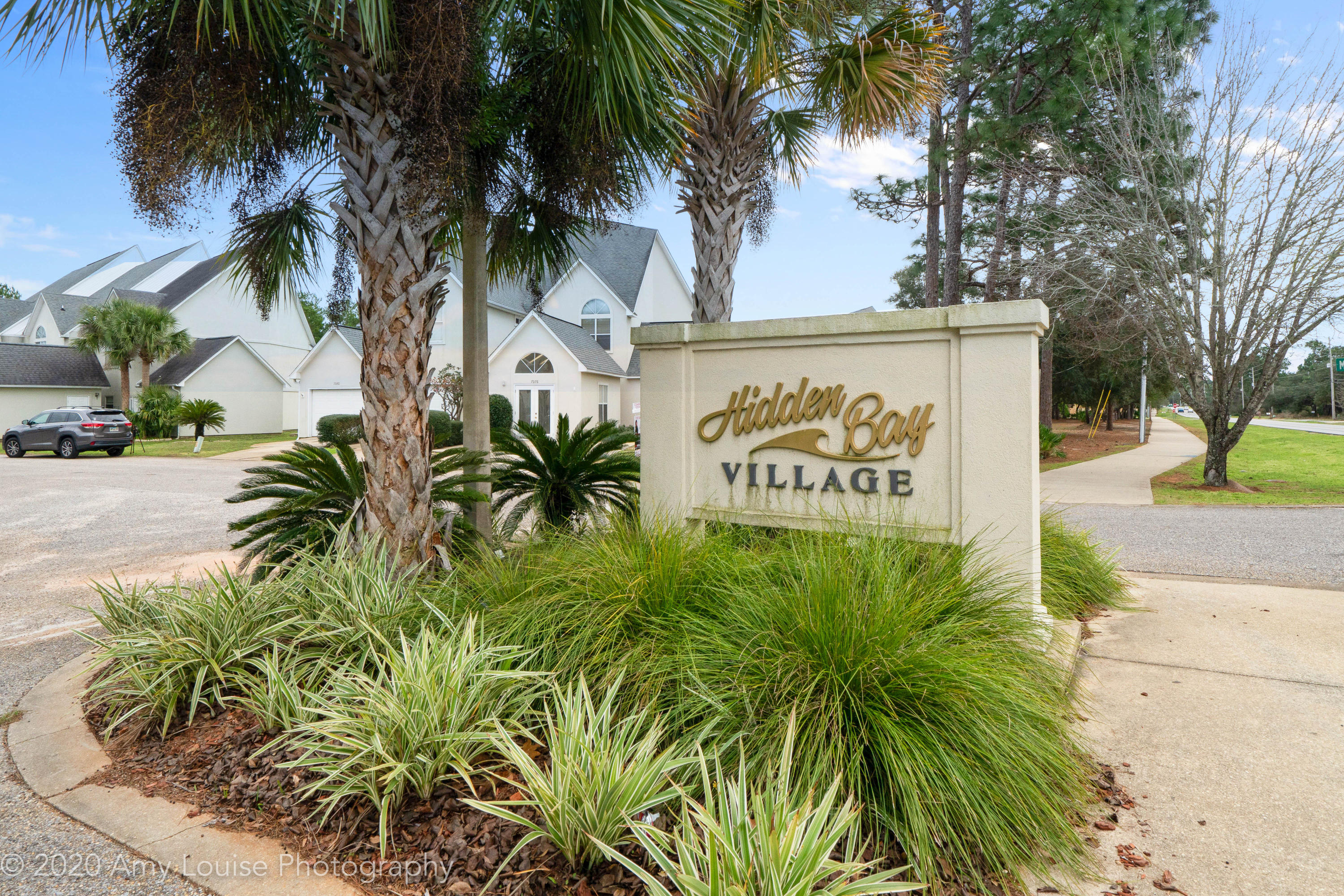 HIDDEN BAY VILLAGE - Residential