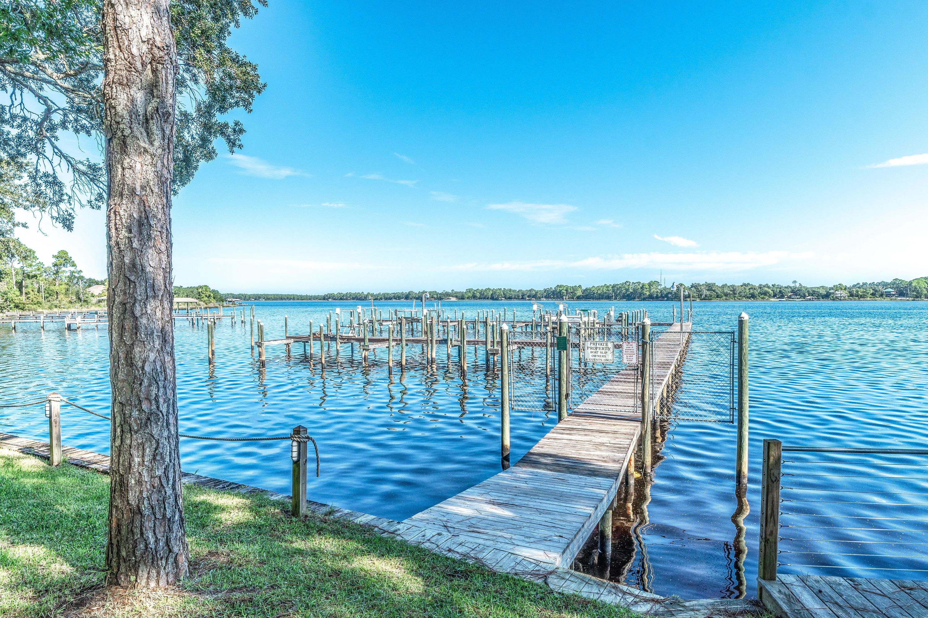 HIDDEN BAY VILLAGE - Residential