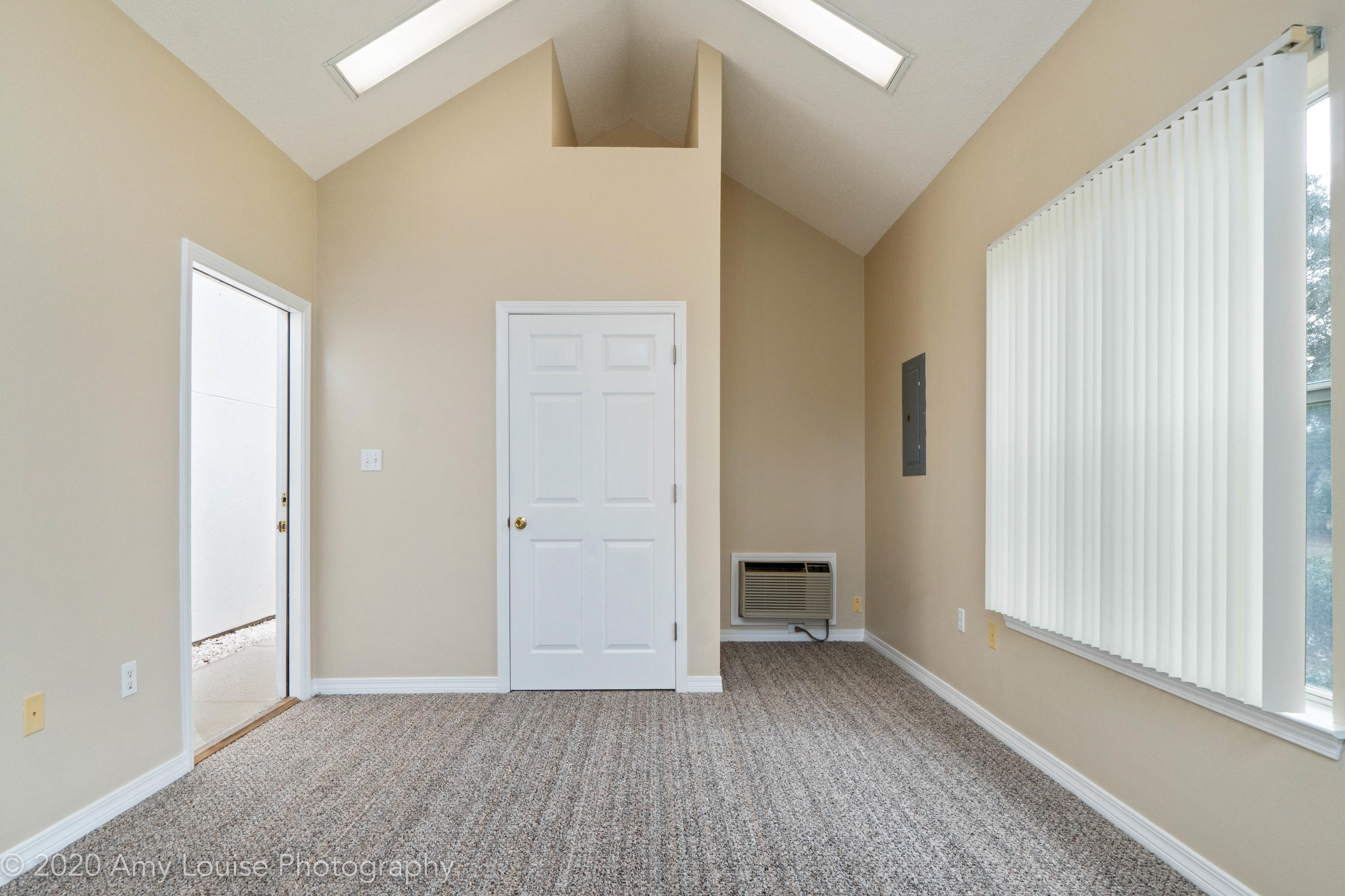 HIDDEN BAY VILLAGE - Residential