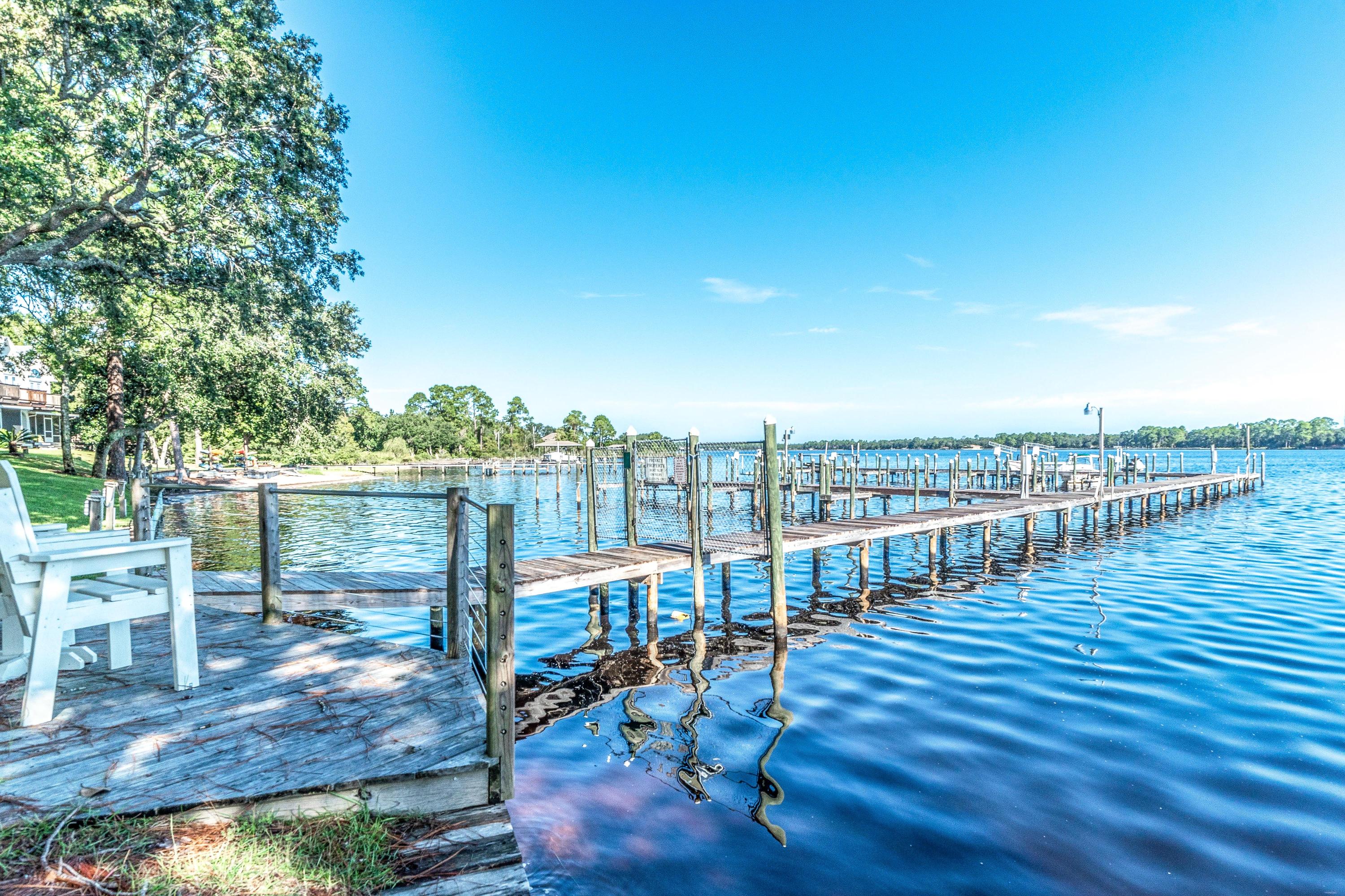 HIDDEN BAY VILLAGE - Residential