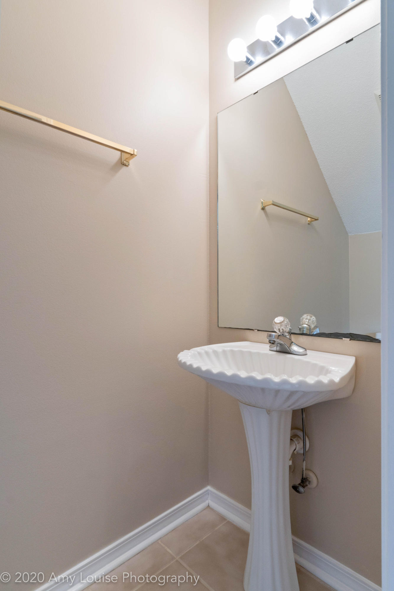 HIDDEN BAY VILLAGE - Residential