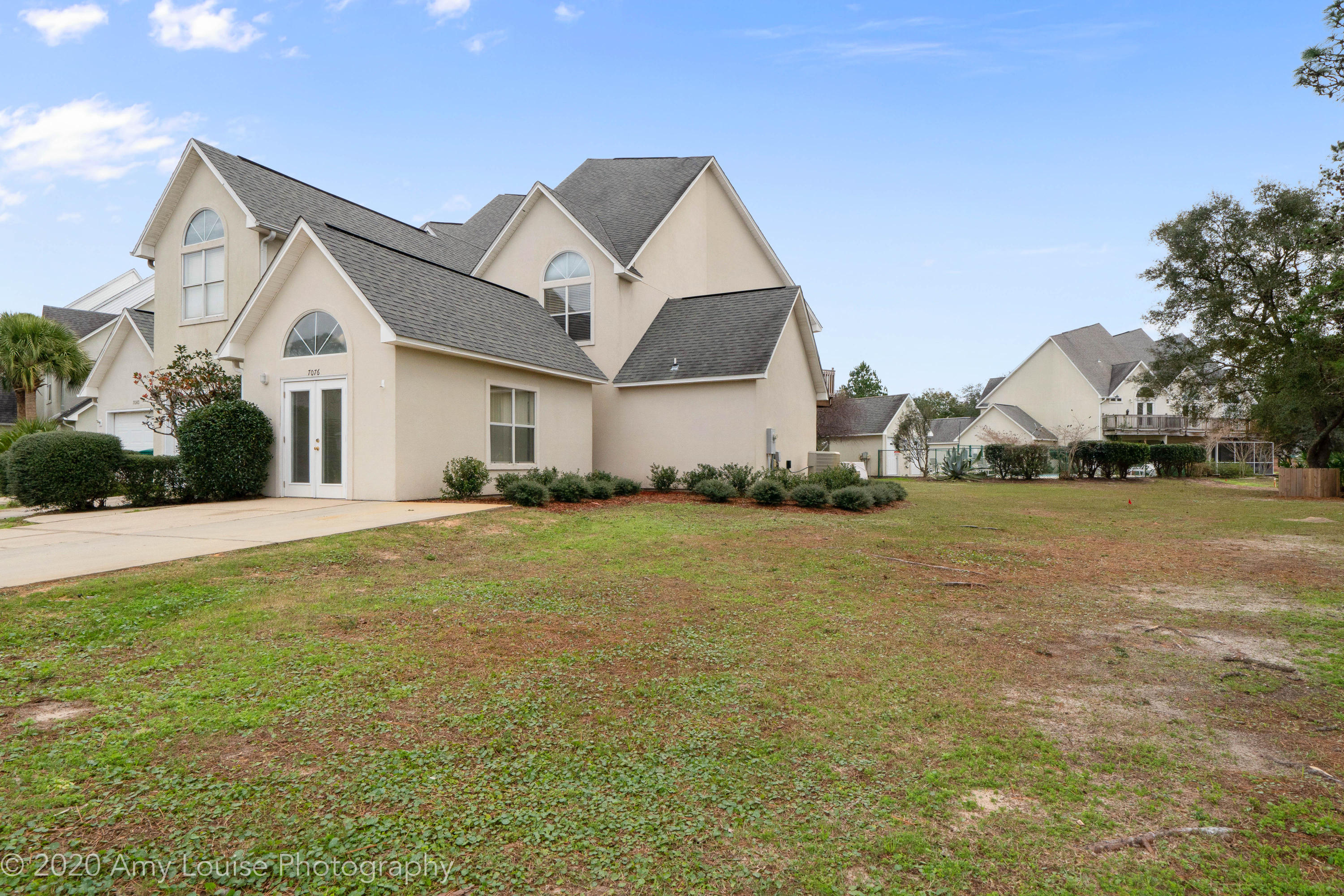 HIDDEN BAY VILLAGE - Residential